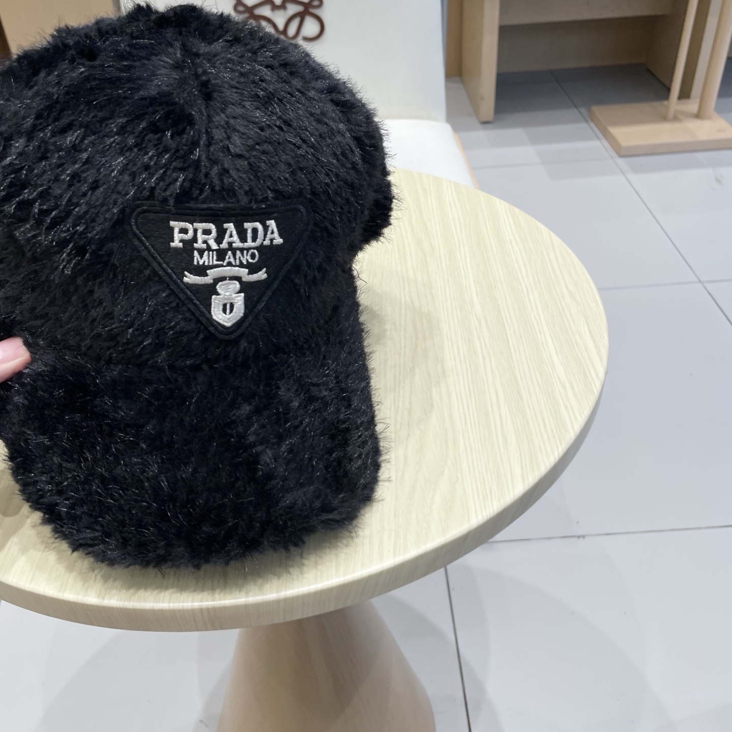 普拉达Prada新款毛毛绒棒球帽，欧美时尚风格，秋冬佩戴款！不入手真的要后悔！