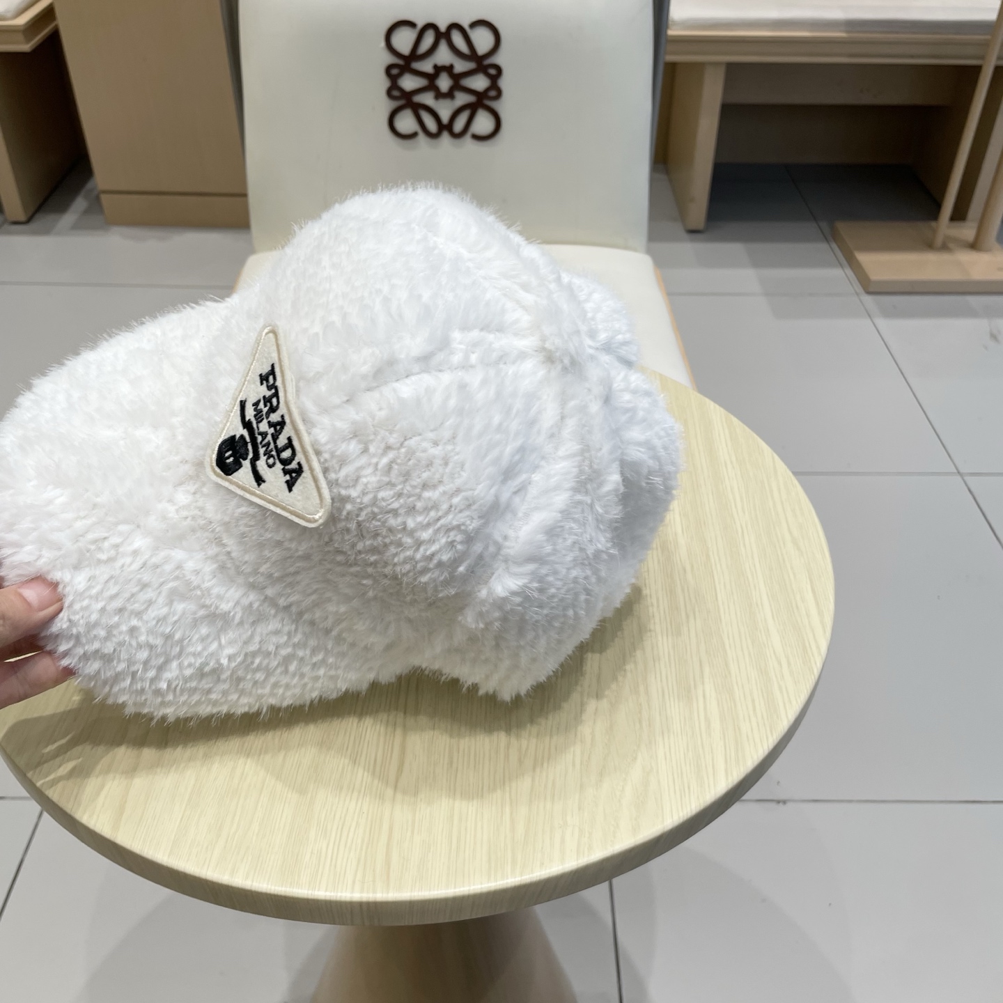 普拉达Prada新款毛毛绒棒球帽，欧美时尚风格，秋冬佩戴款！不入手真的要后悔！