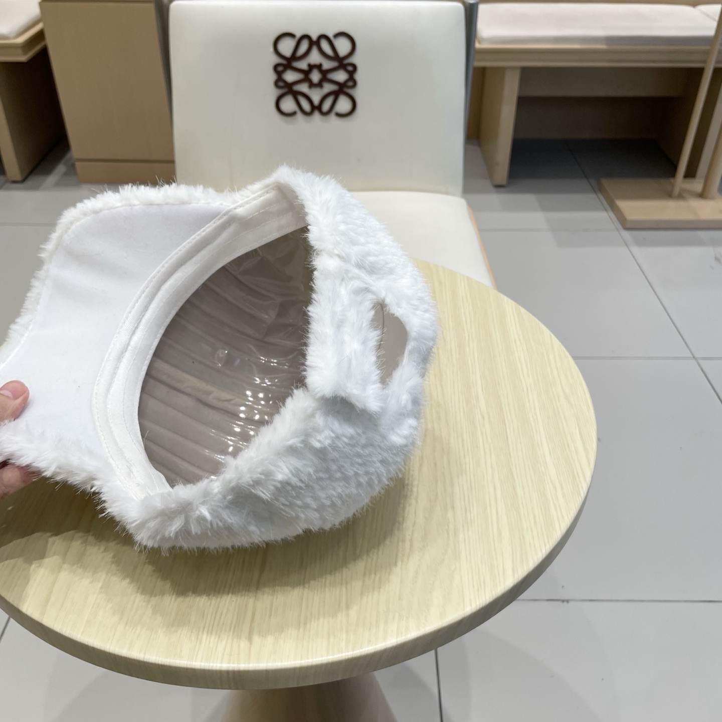 普拉达Prada新款毛毛绒棒球帽，欧美时尚风格，秋冬佩戴款！不入手真的要后悔！