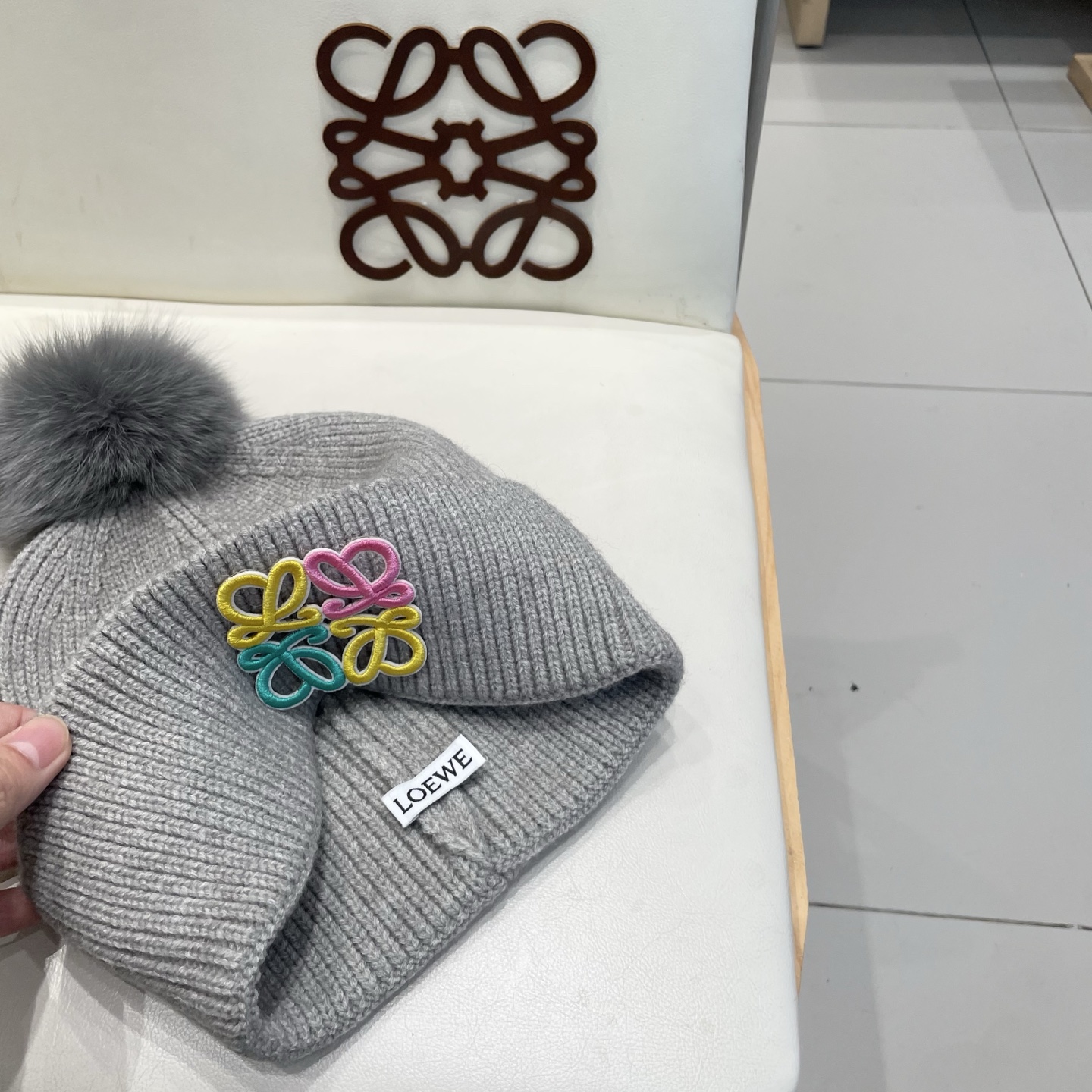 Loewe罗意威新款狐狸毛球针织毛线帽