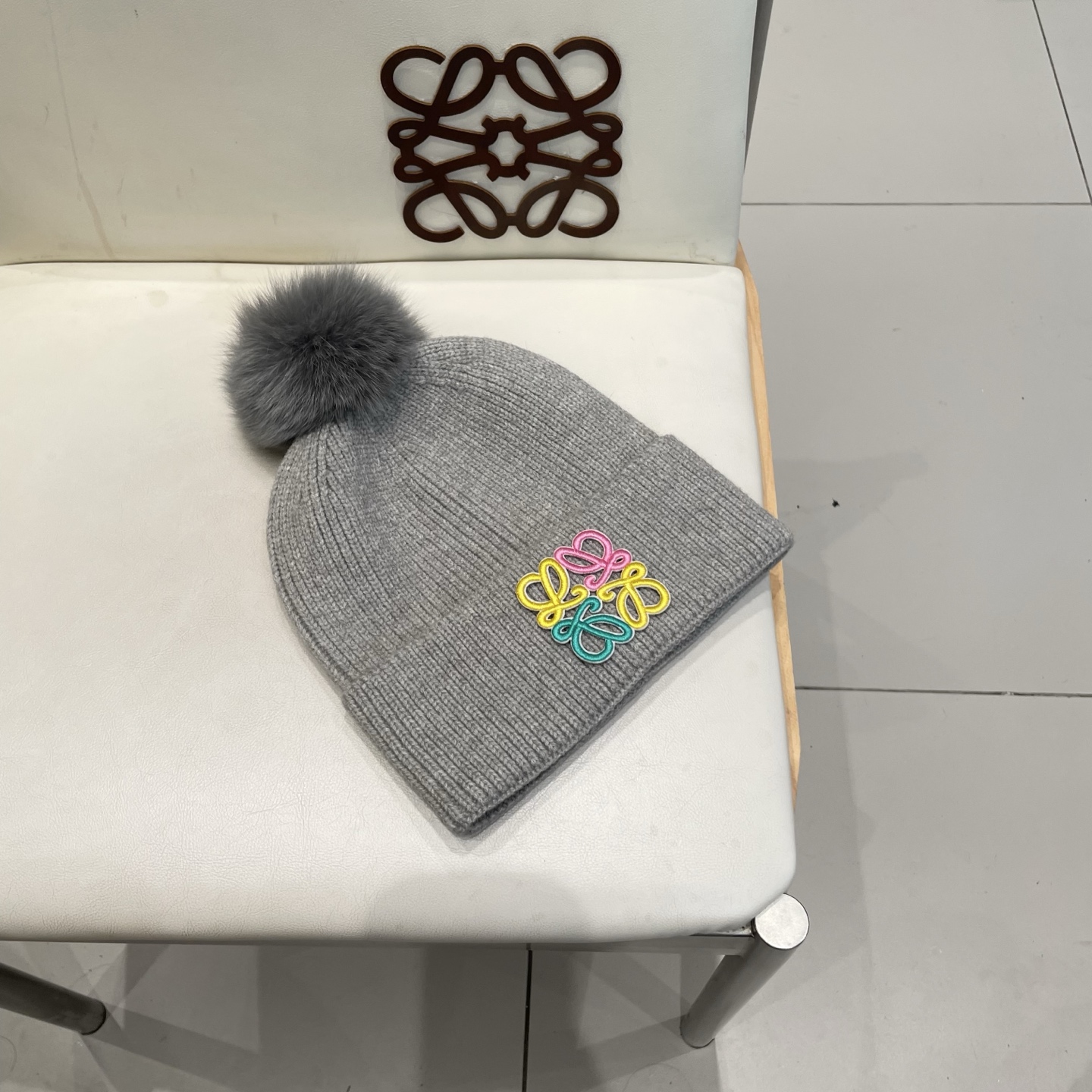 Loewe罗意威新款狐狸毛球针织毛线帽