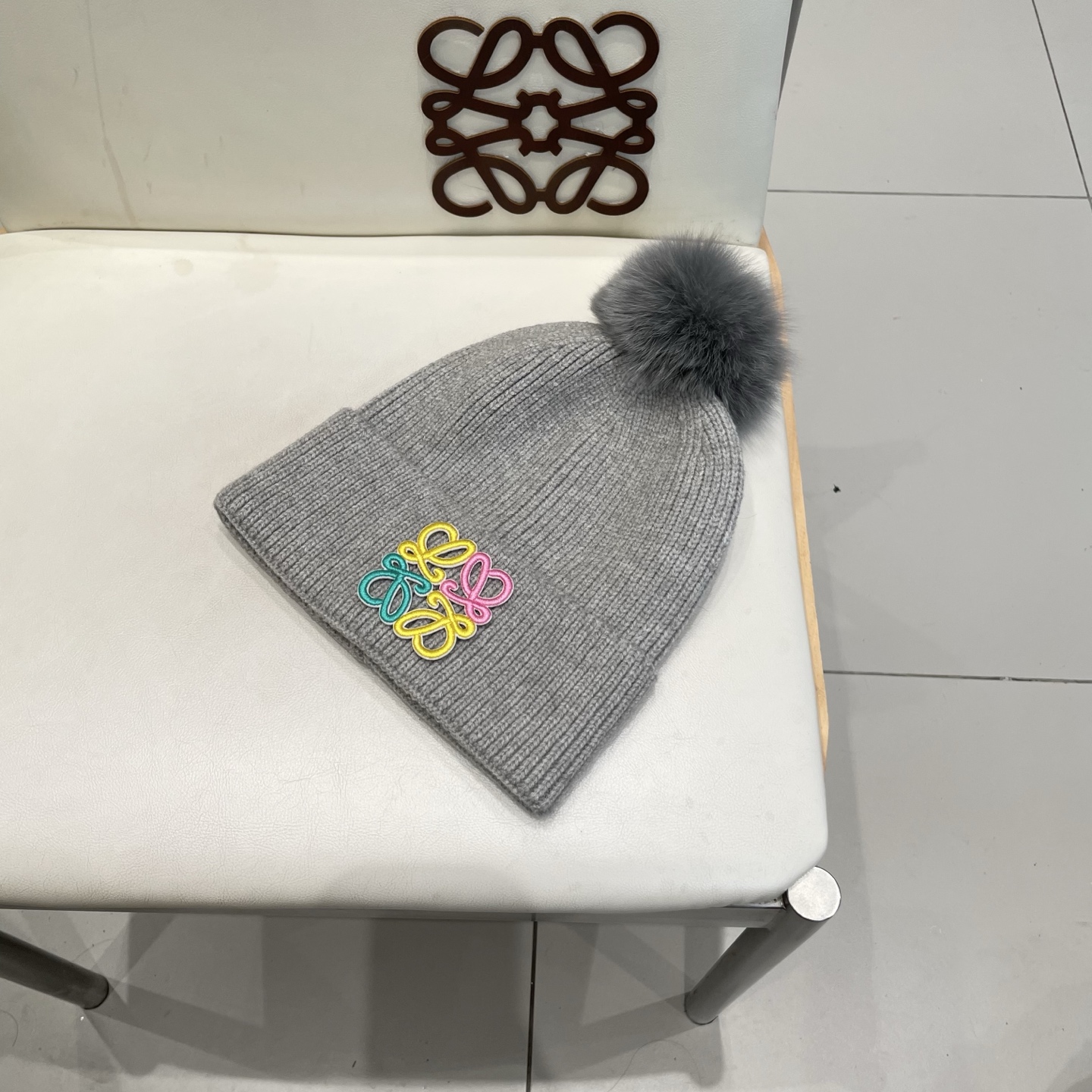 Loewe罗意威新款狐狸毛球针织毛线帽