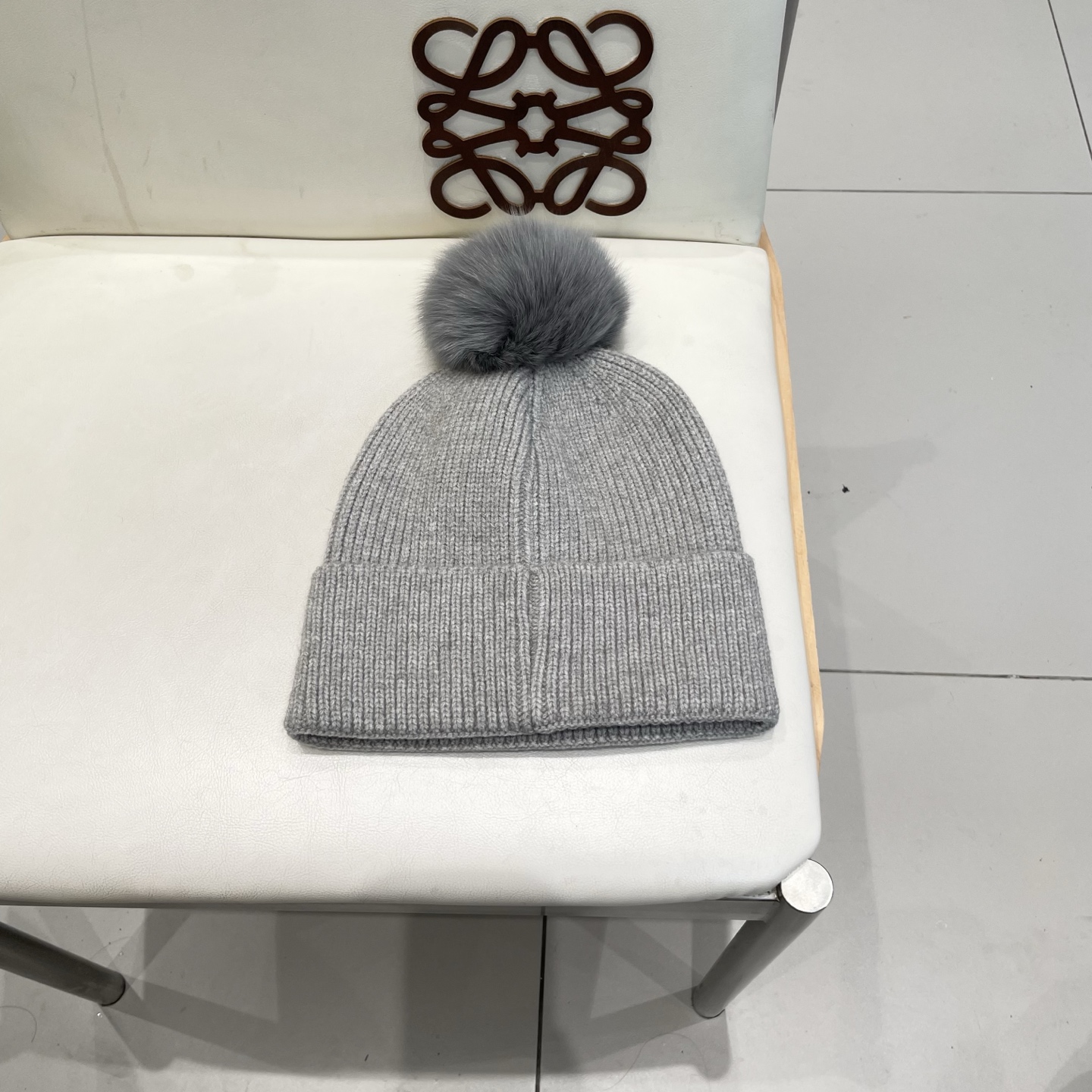 Loewe罗意威新款狐狸毛球针织毛线帽