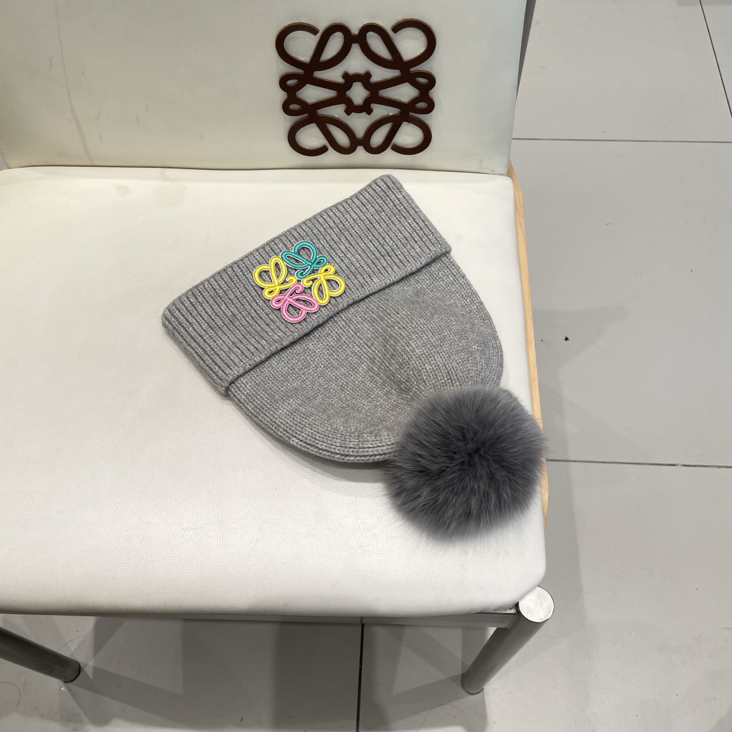 Loewe罗意威新款狐狸毛球针织毛线帽