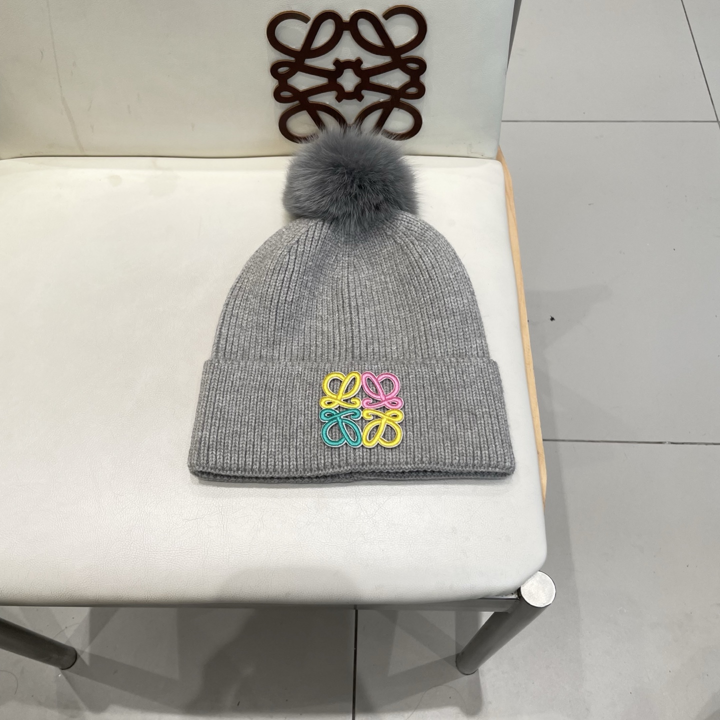 Loewe罗意威新款狐狸毛球针织毛线帽