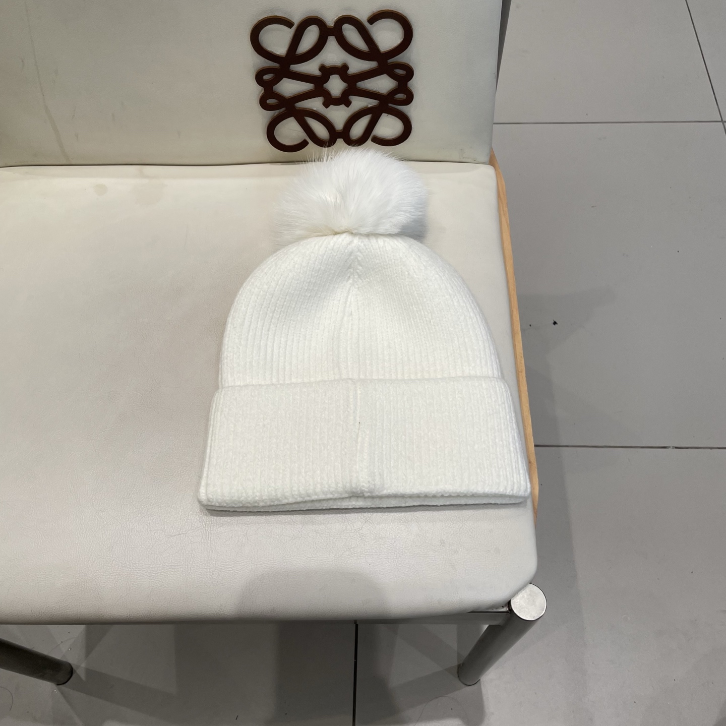 Loewe罗意威新款狐狸毛球针织毛线帽