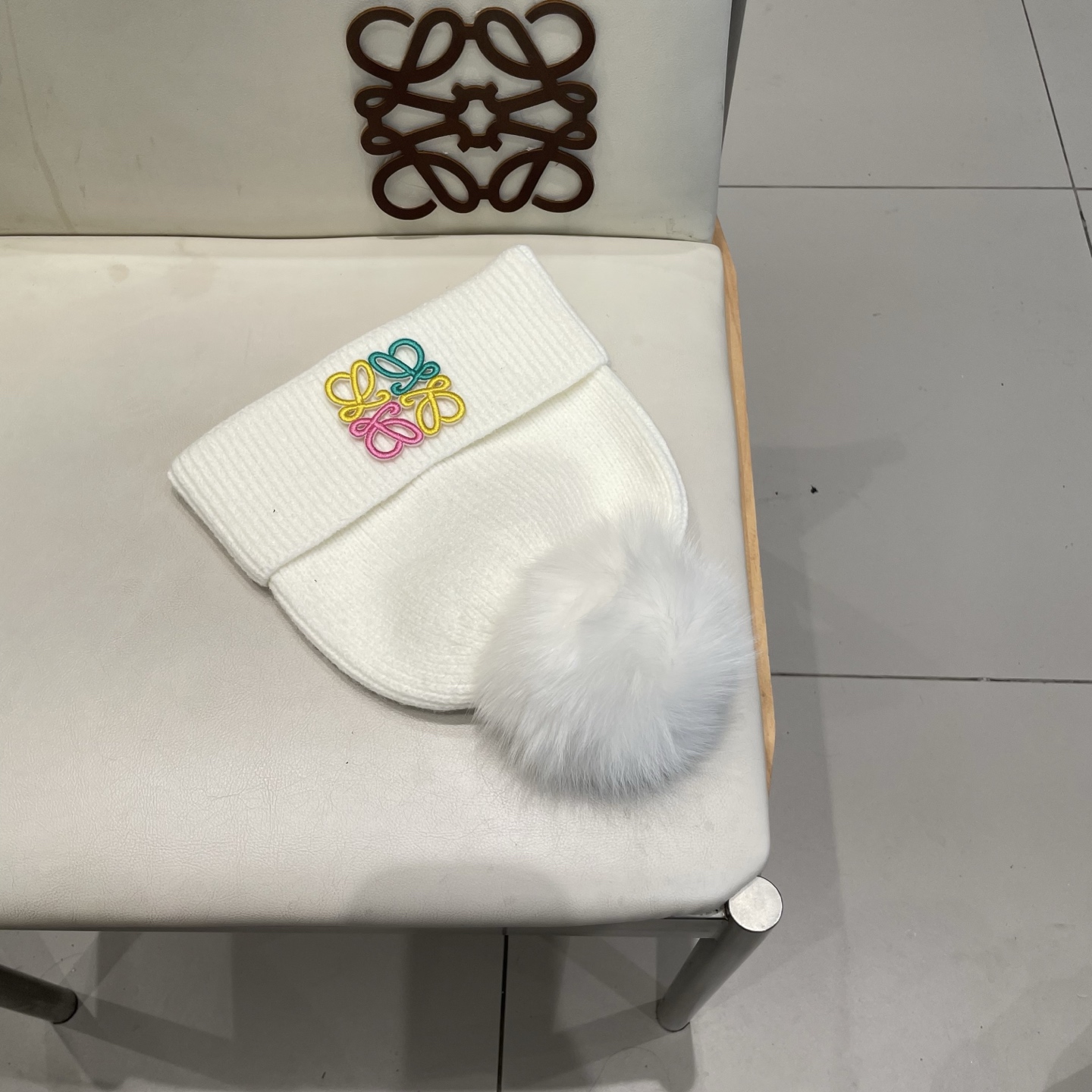 Loewe罗意威新款狐狸毛球针织毛线帽