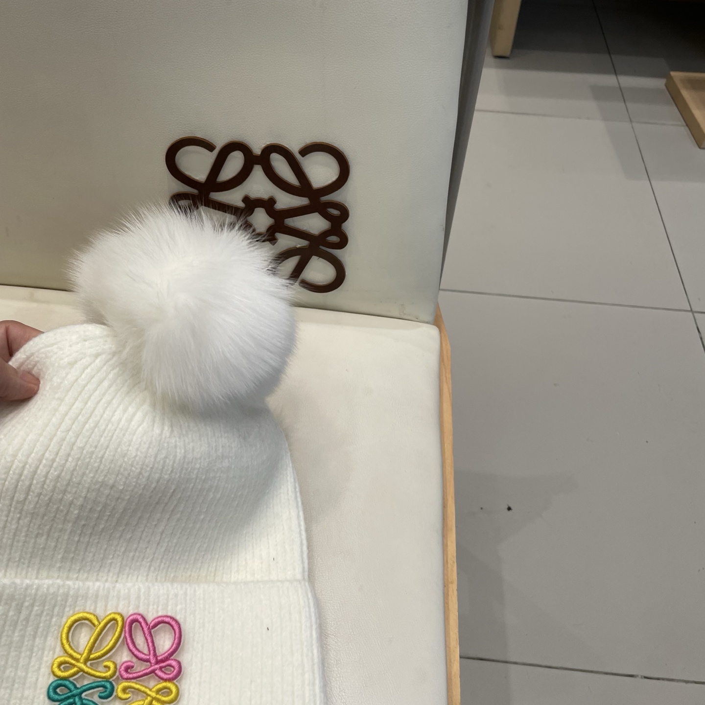 Loewe罗意威新款狐狸毛球针织毛线帽