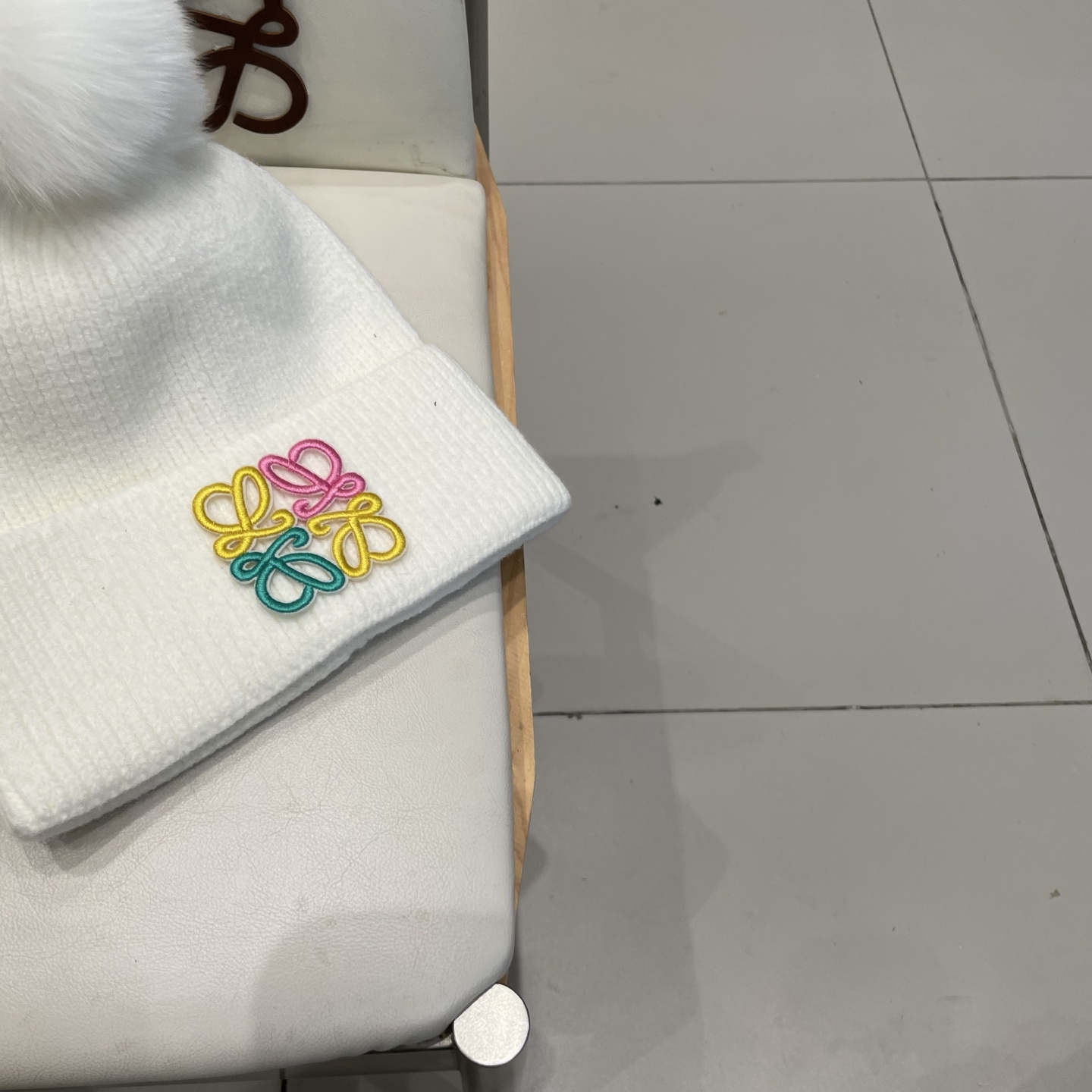 Loewe罗意威新款狐狸毛球针织毛线帽