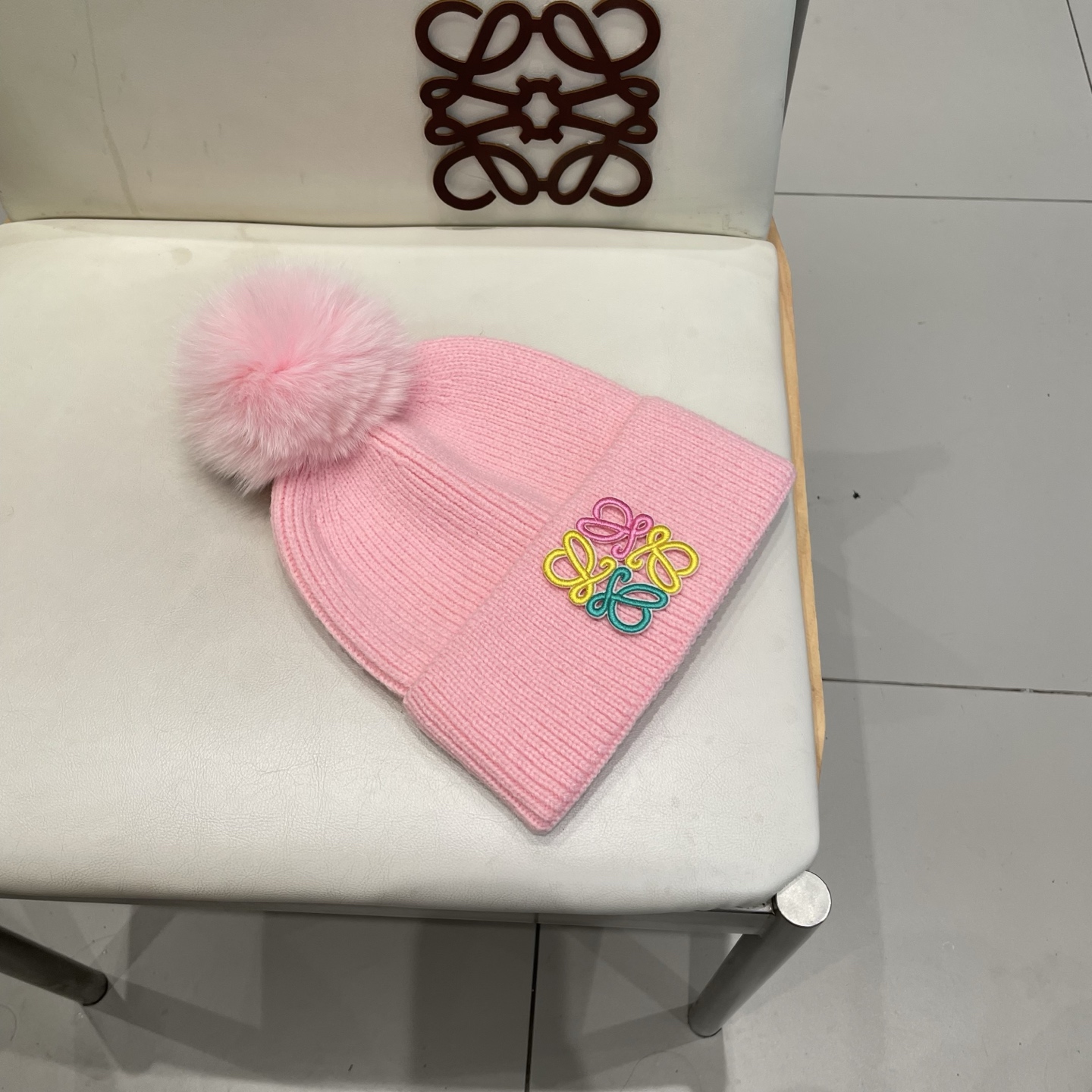 Loewe罗意威新款狐狸毛球针织毛线帽