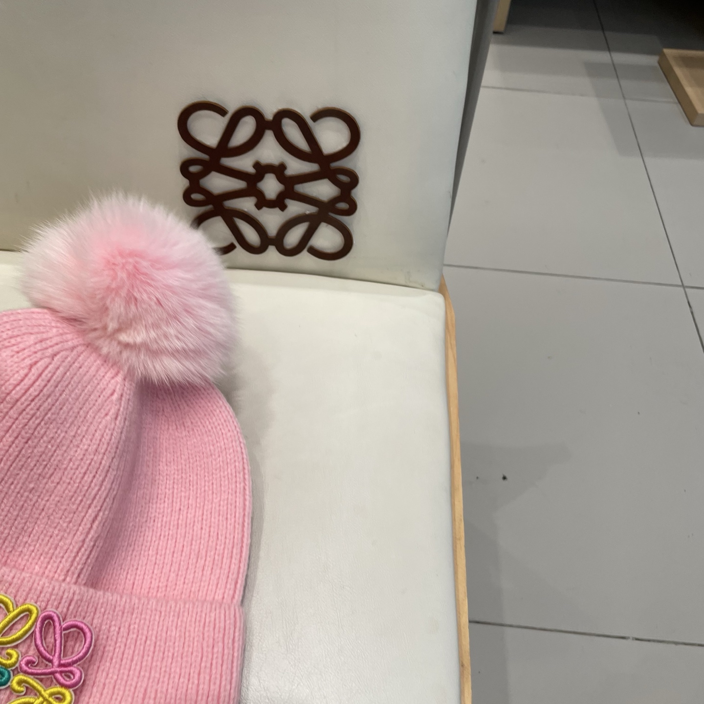 Loewe罗意威新款狐狸毛球针织毛线帽