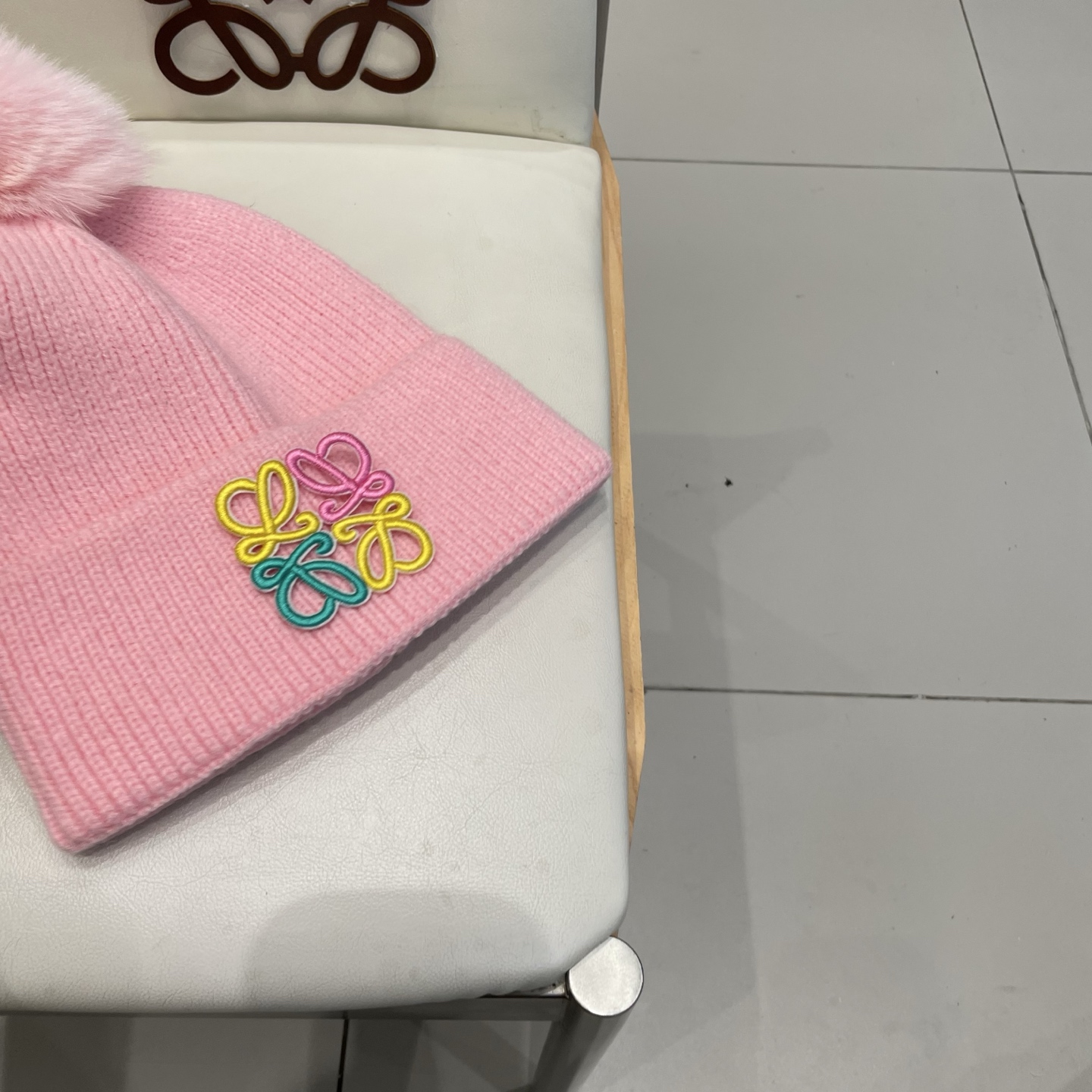 Loewe罗意威新款狐狸毛球针织毛线帽