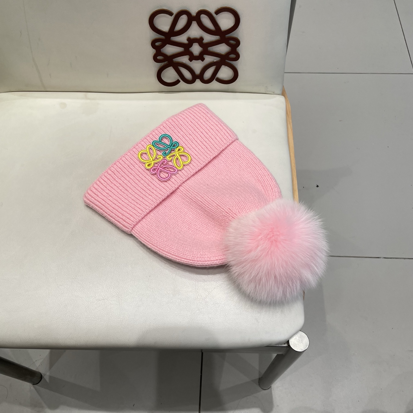 Loewe罗意威新款狐狸毛球针织毛线帽