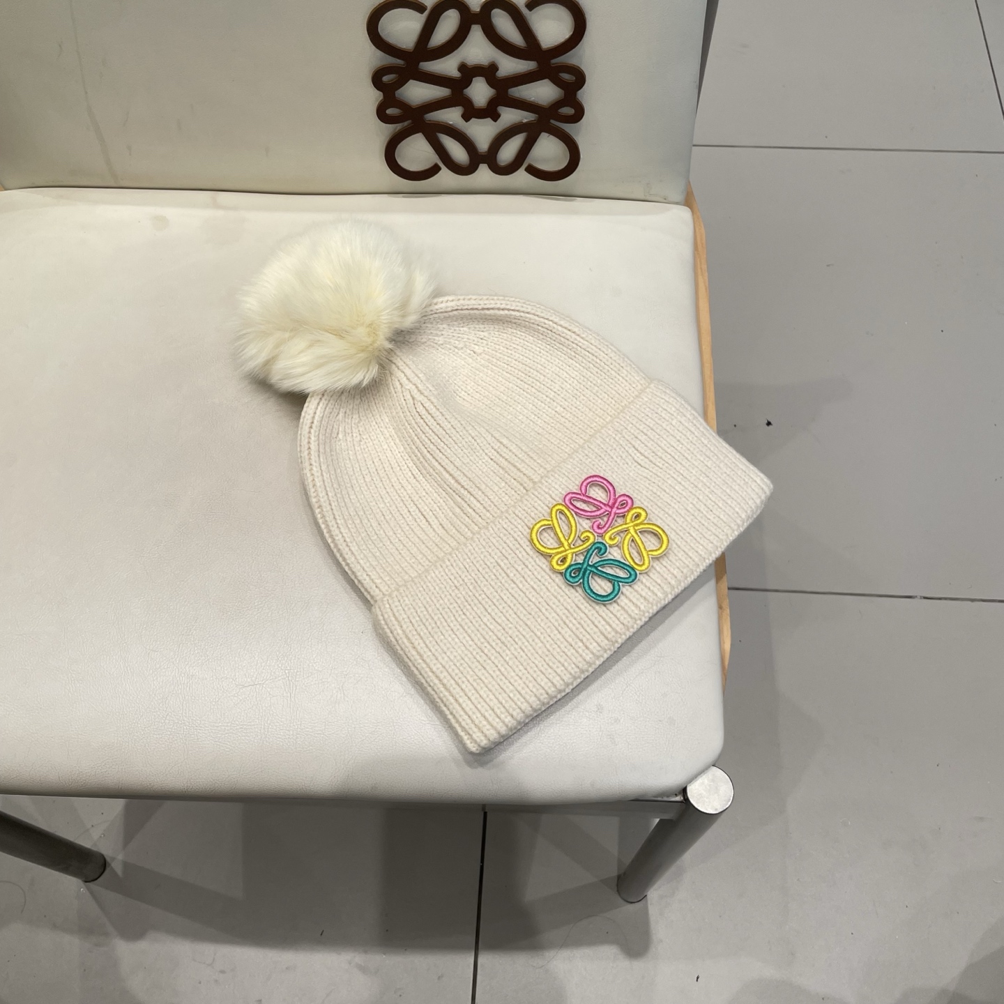 Loewe罗意威新款狐狸毛球针织毛线帽