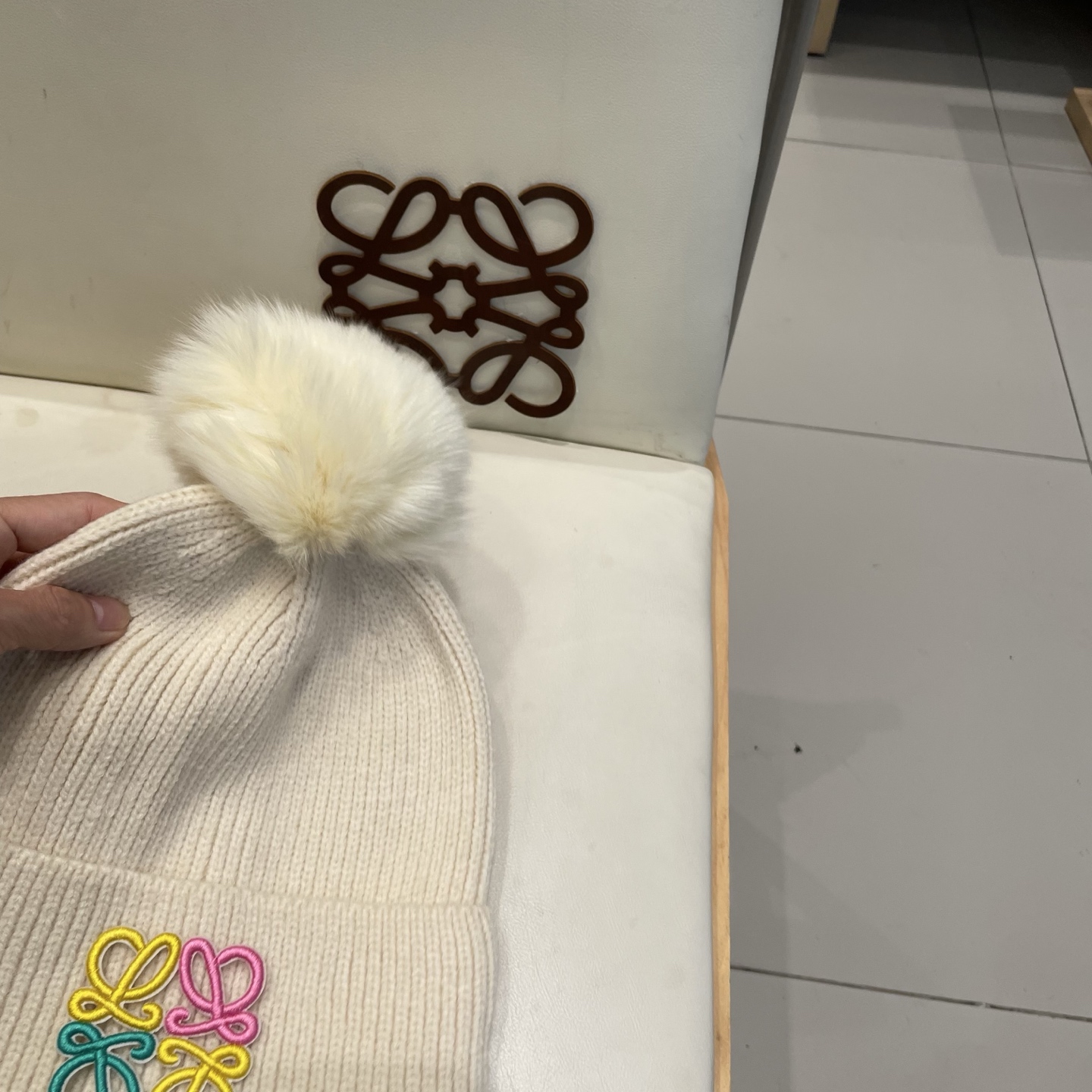 Loewe罗意威新款狐狸毛球针织毛线帽