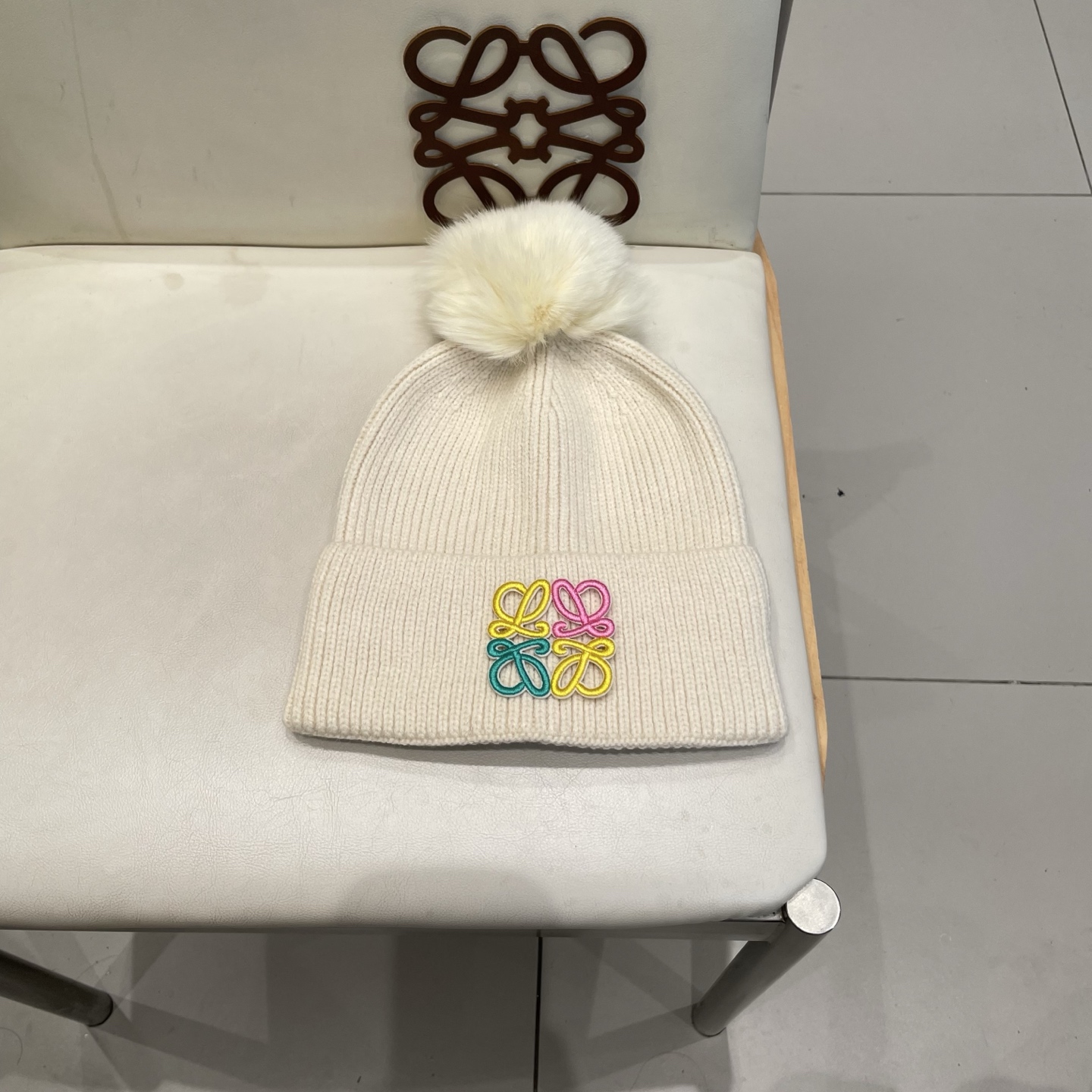 Loewe罗意威新款狐狸毛球针织毛线帽