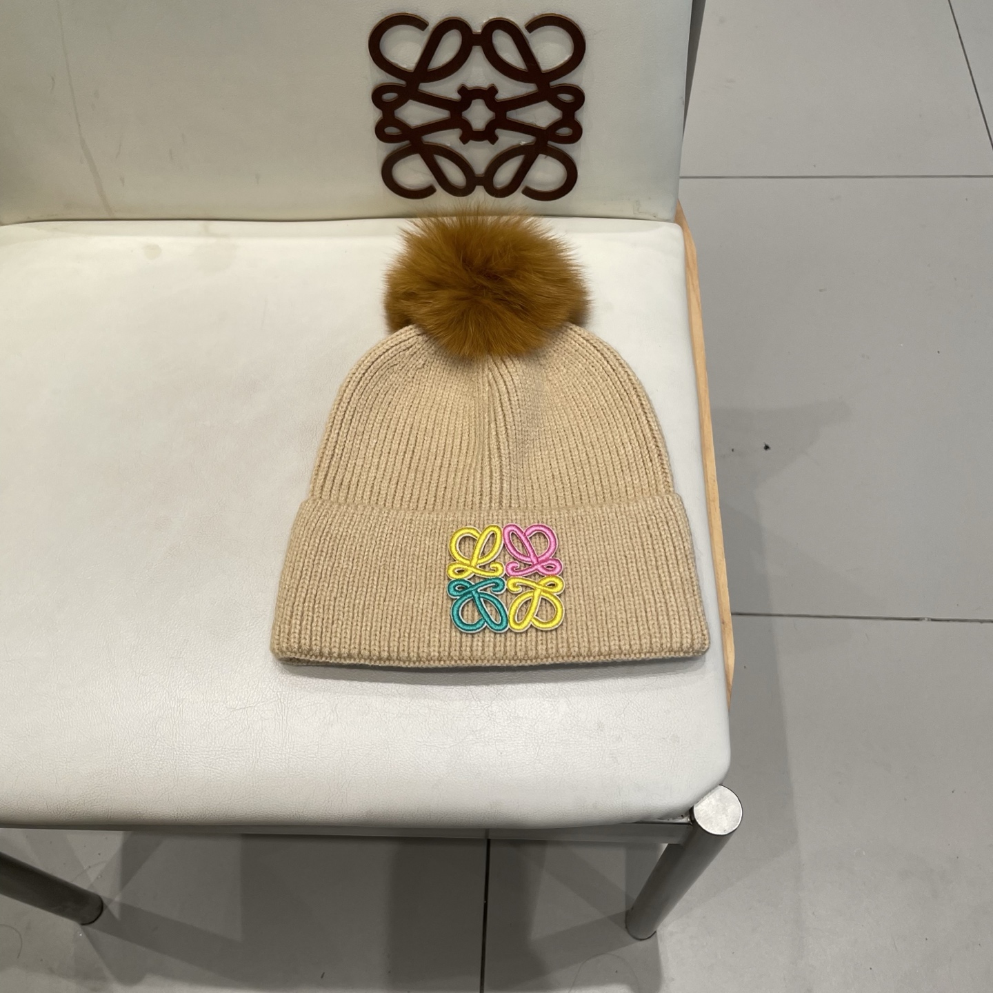 Loewe罗意威新款狐狸毛球针织毛线帽