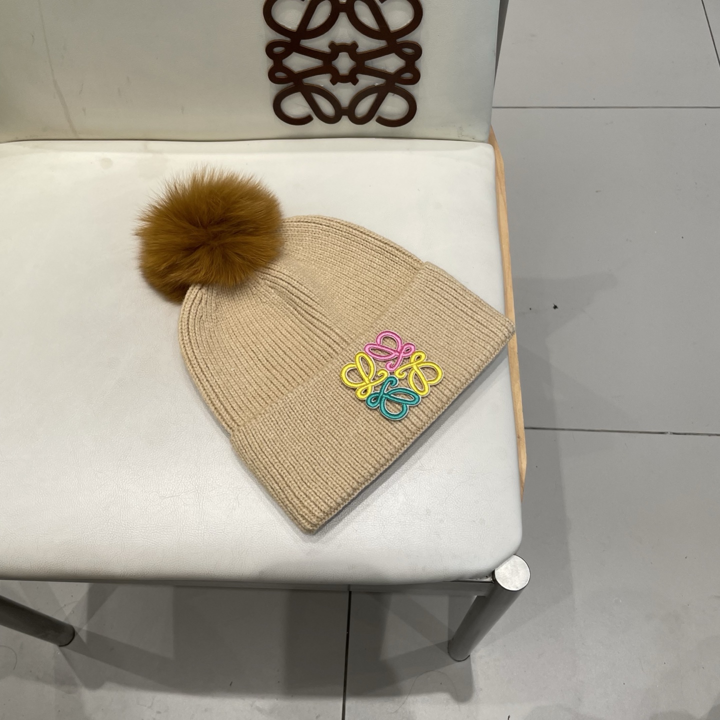 Loewe罗意威新款狐狸毛球针织毛线帽