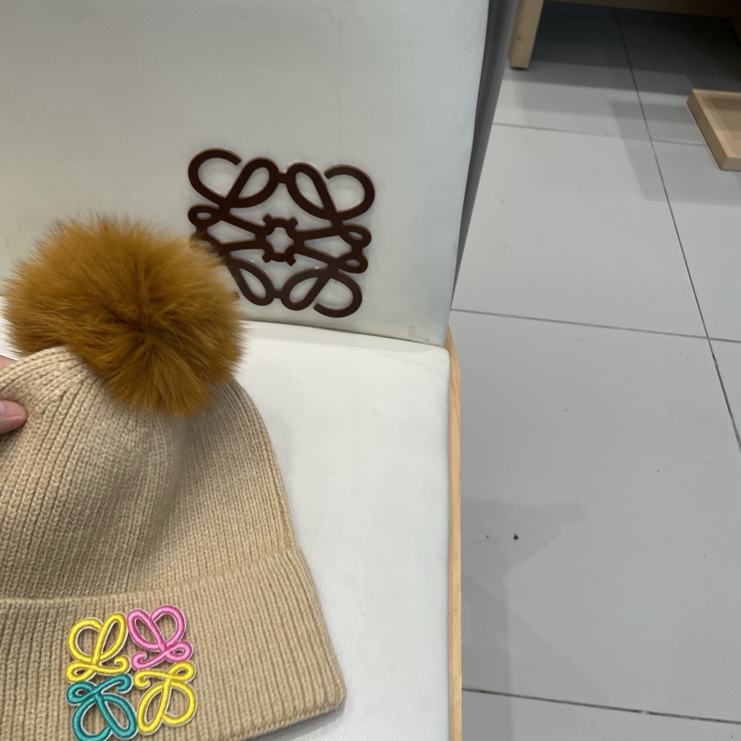 Loewe罗意威新款狐狸毛球针织毛线帽