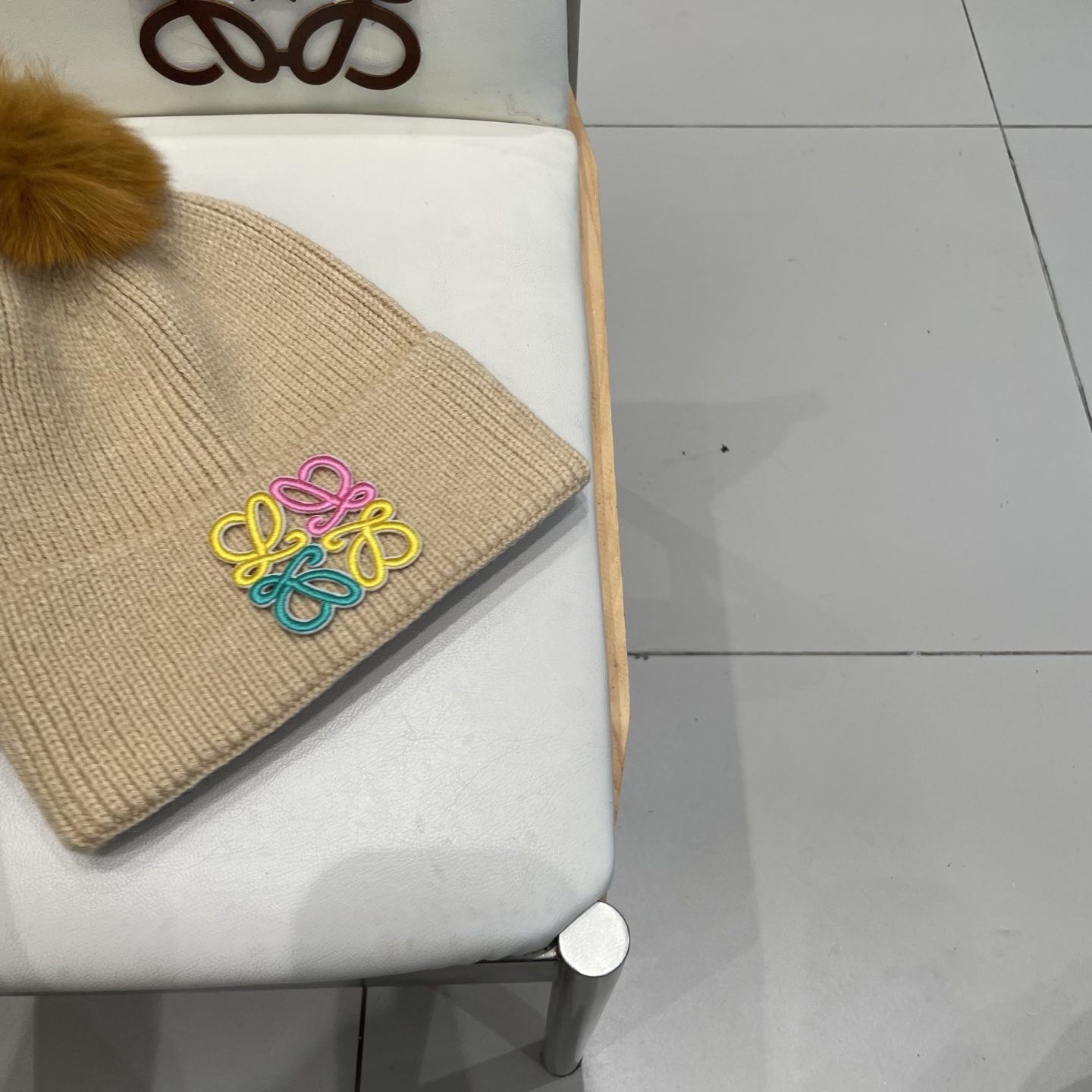 Loewe罗意威新款狐狸毛球针织毛线帽