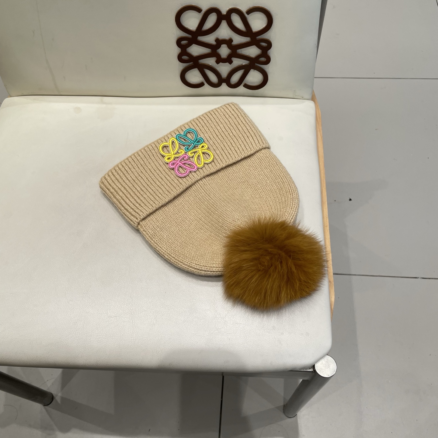 Loewe罗意威新款狐狸毛球针织毛线帽