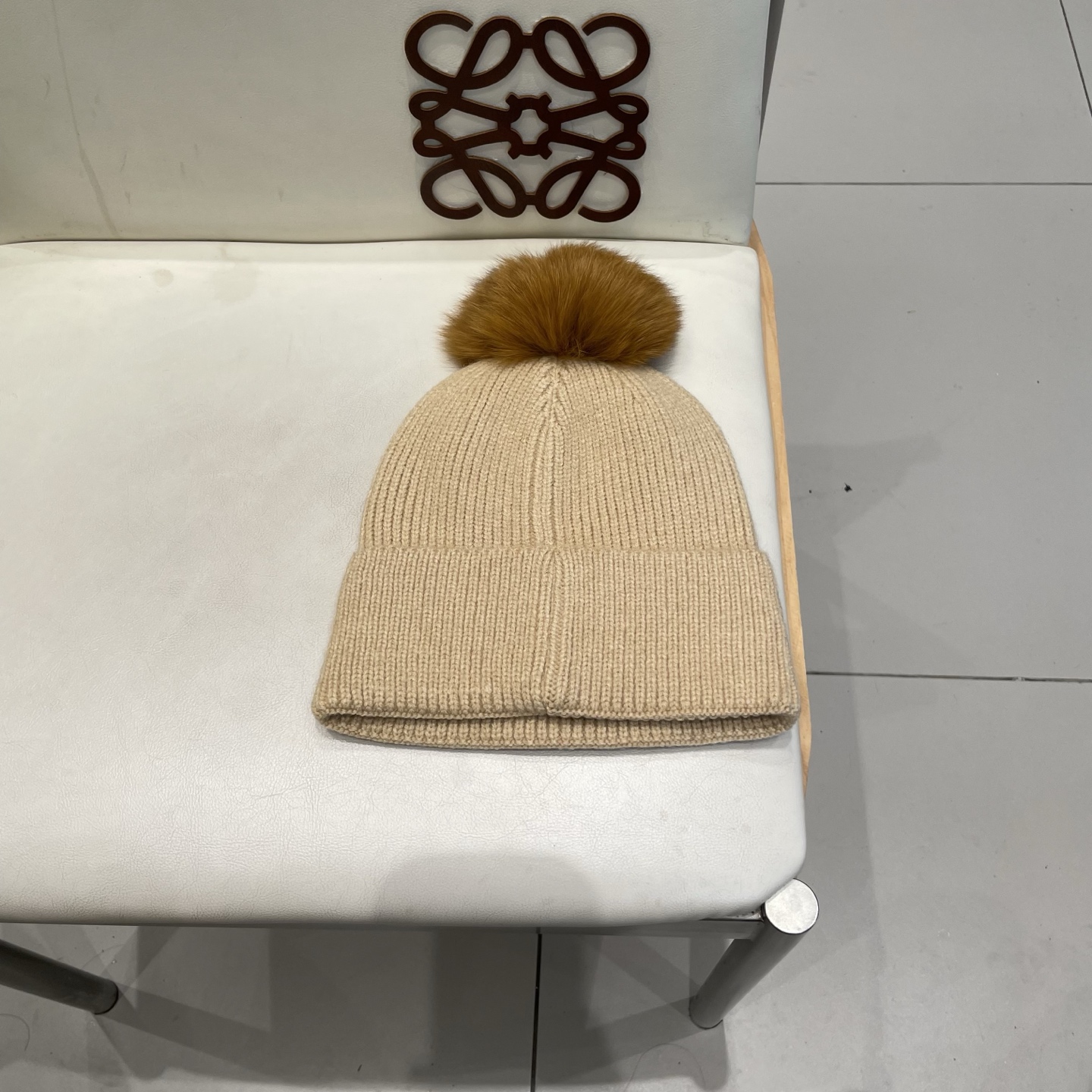 Loewe罗意威新款狐狸毛球针织毛线帽