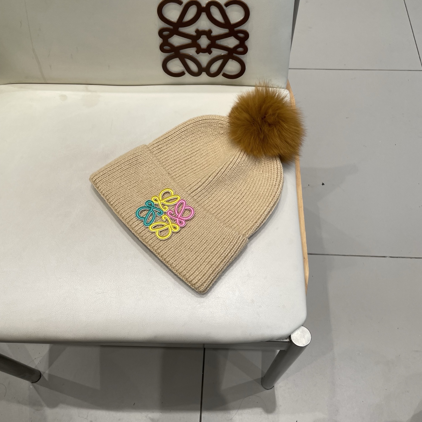 Loewe罗意威新款狐狸毛球针织毛线帽