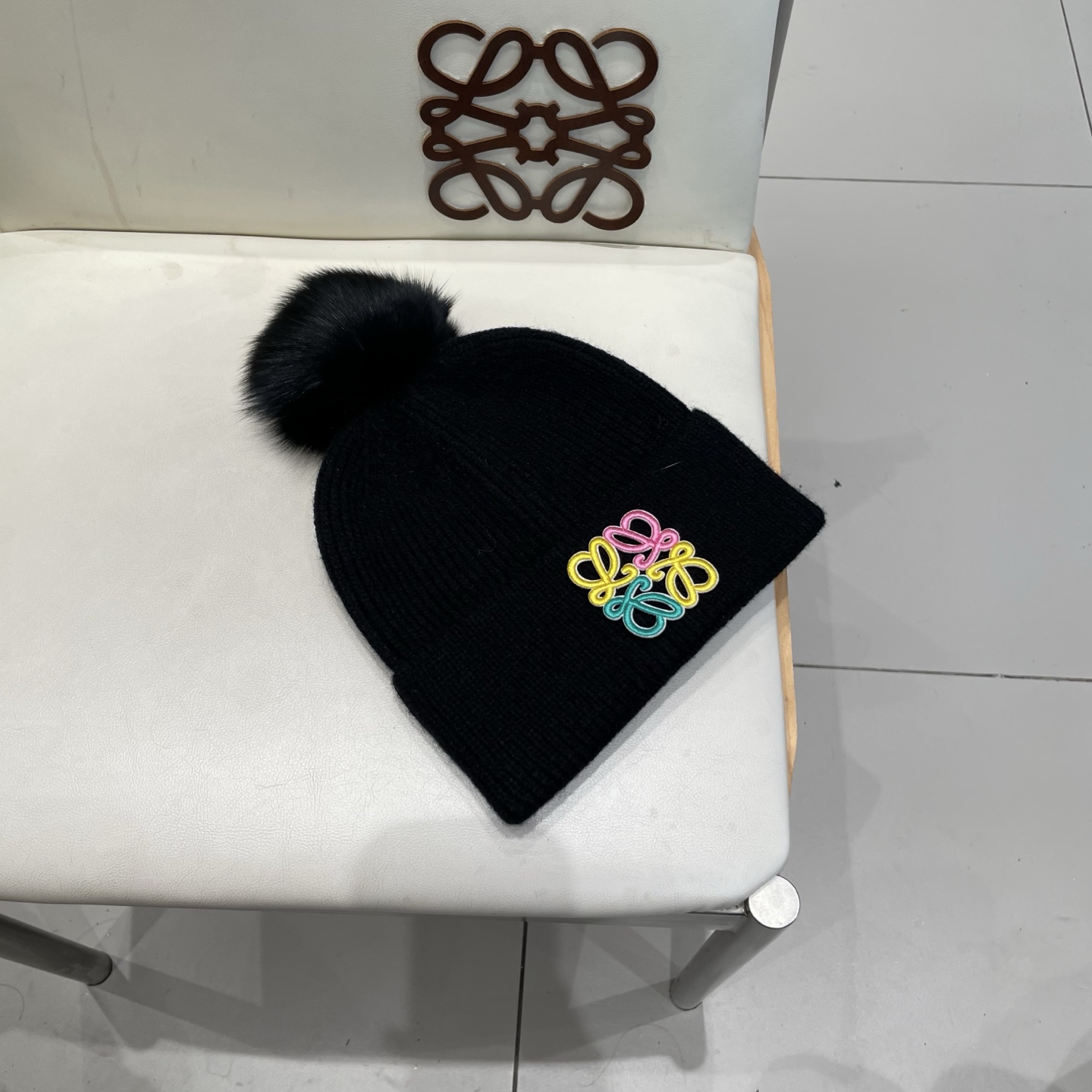 Loewe罗意威新款狐狸毛球针织毛线帽