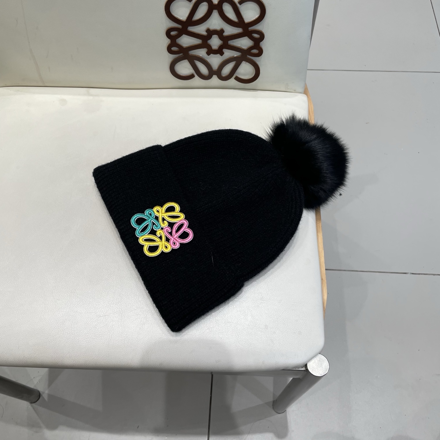 Loewe罗意威新款狐狸毛球针织毛线帽