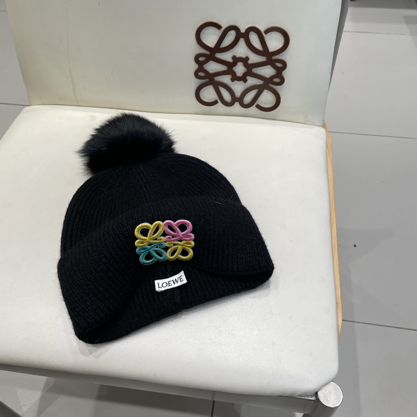 Loewe罗意威新款狐狸毛球针织毛线帽