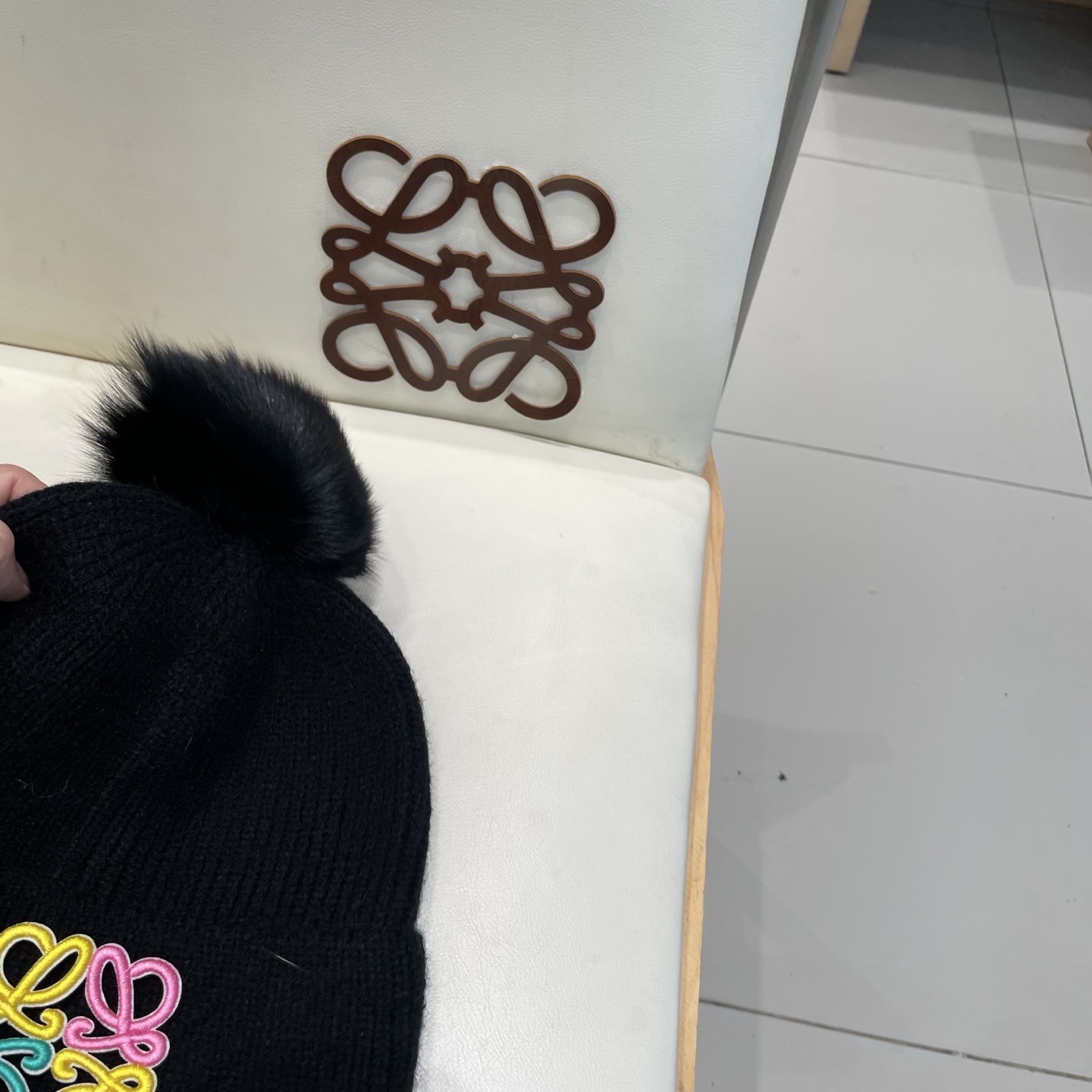 Loewe罗意威新款狐狸毛球针织毛线帽