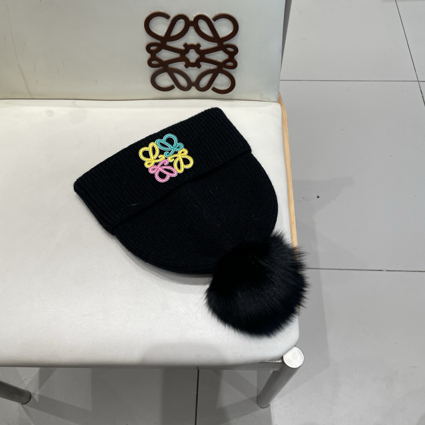 Loewe罗意威新款狐狸毛球针织毛线帽