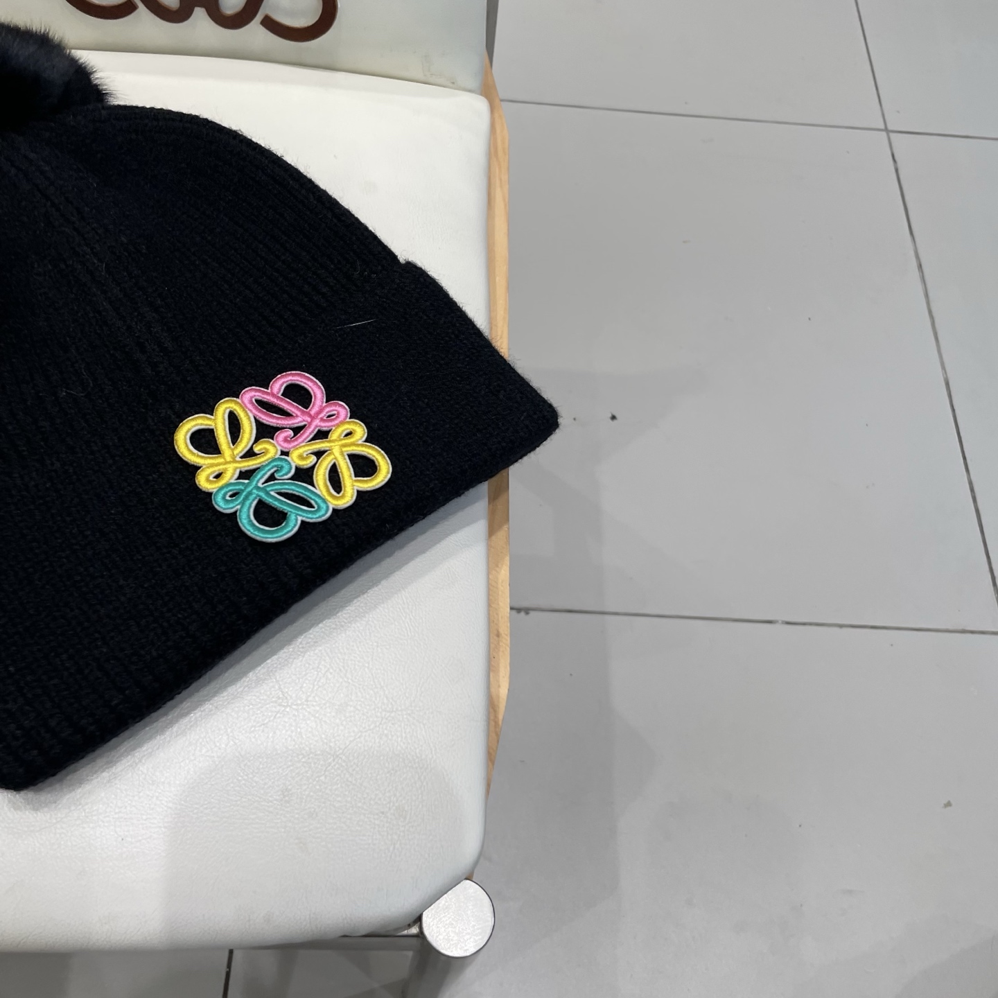 Loewe罗意威新款狐狸毛球针织毛线帽