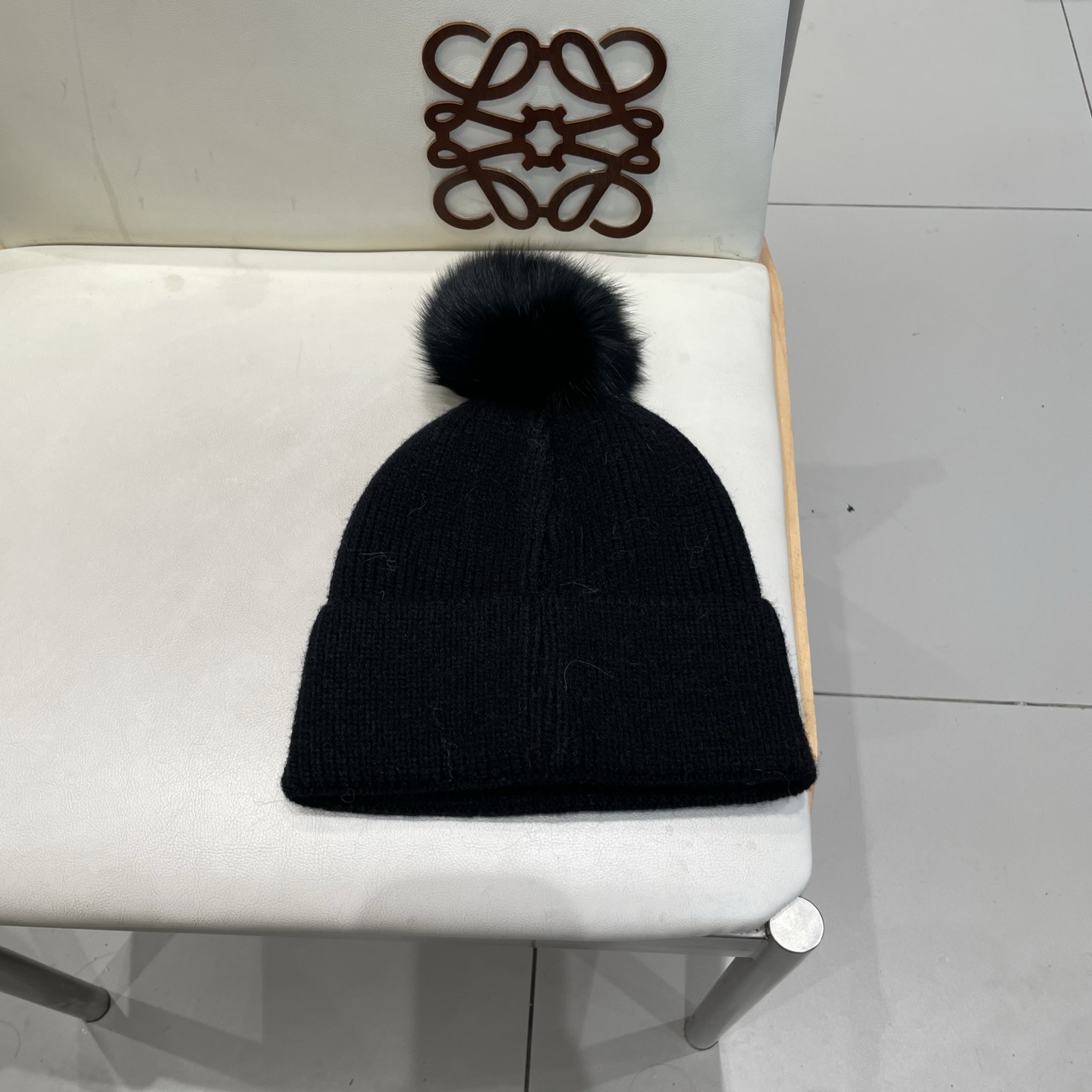 Loewe罗意威新款狐狸毛球针织毛线帽