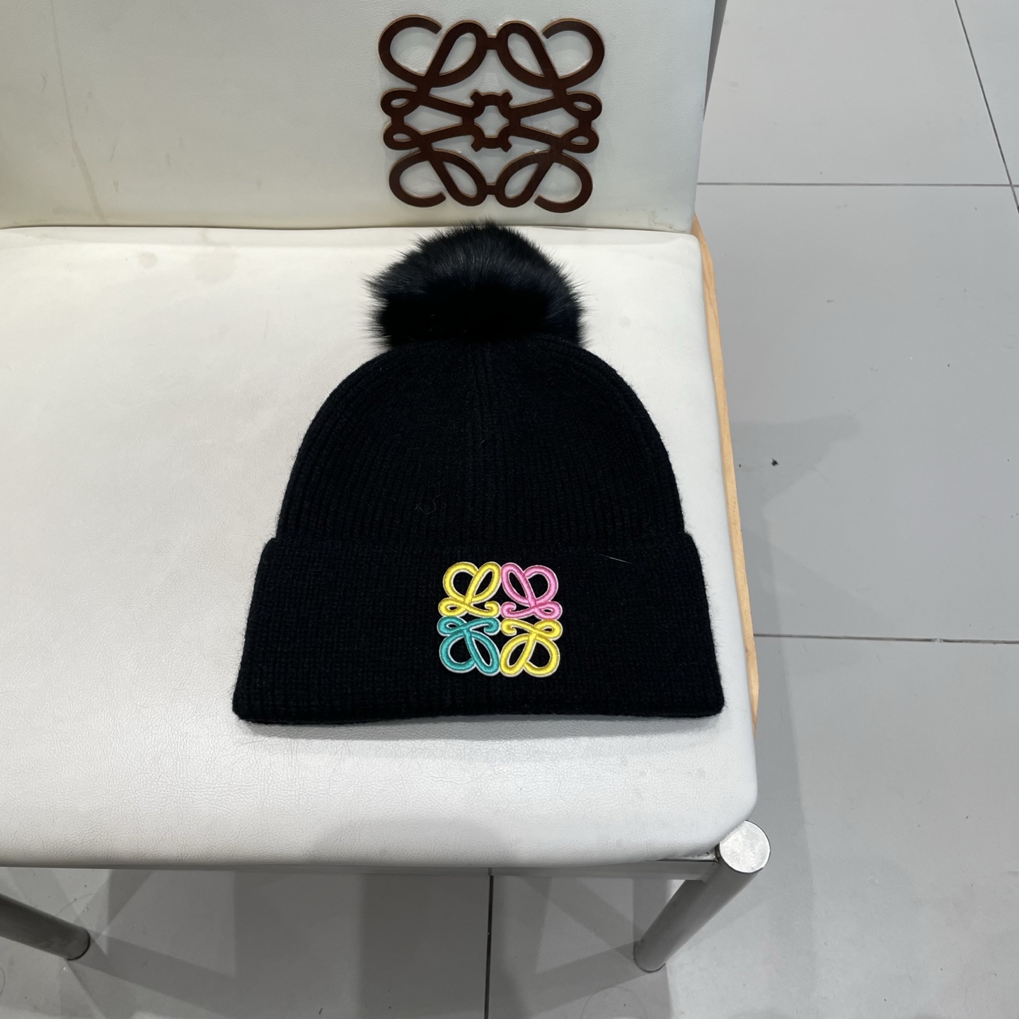 Loewe罗意威新款狐狸毛球针织毛线帽