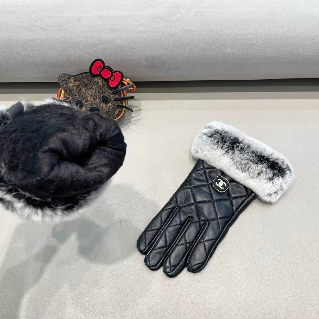 Chanel 香奈儿2025秋冬双C懒兔毛羊皮手套👍手机触屏，值得对比。。同款不同品质，秒杀市场差产品，
