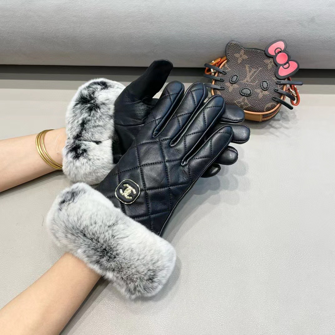 Chanel 香奈儿2025秋冬双C懒兔毛羊皮手套👍手机触屏，值得对比。。同款不同品质，秒杀市场差产品，