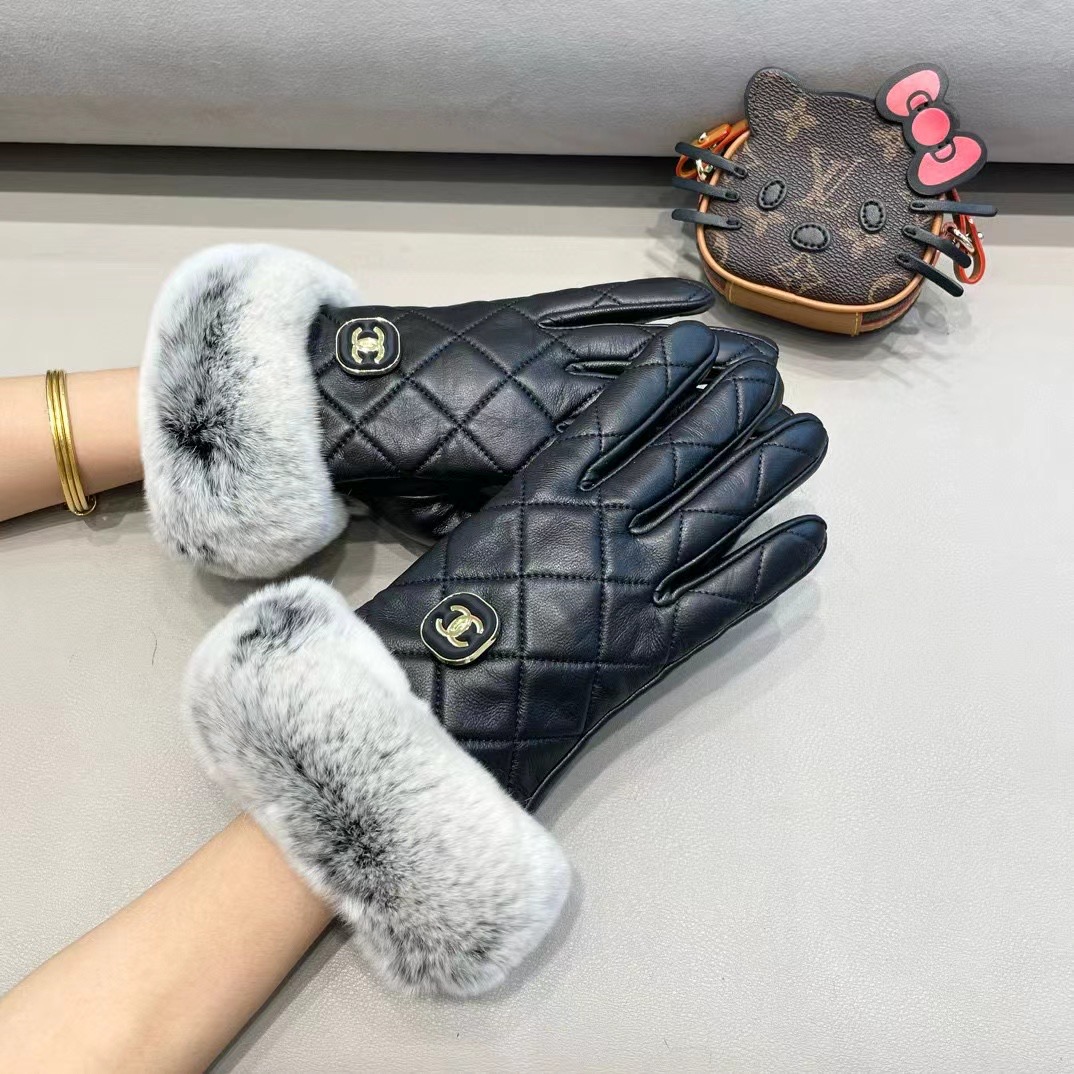 Chanel 香奈儿2025秋冬双C懒兔毛羊皮手套👍手机触屏，值得对比。。同款不同品质，秒杀市场差产品，