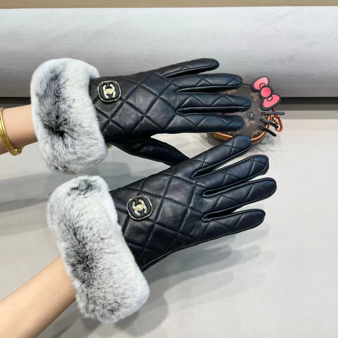 Chanel 香奈儿2025秋冬双C懒兔毛羊皮手套👍手机触屏，值得对比。。同款不同品质，秒杀市场差产品，