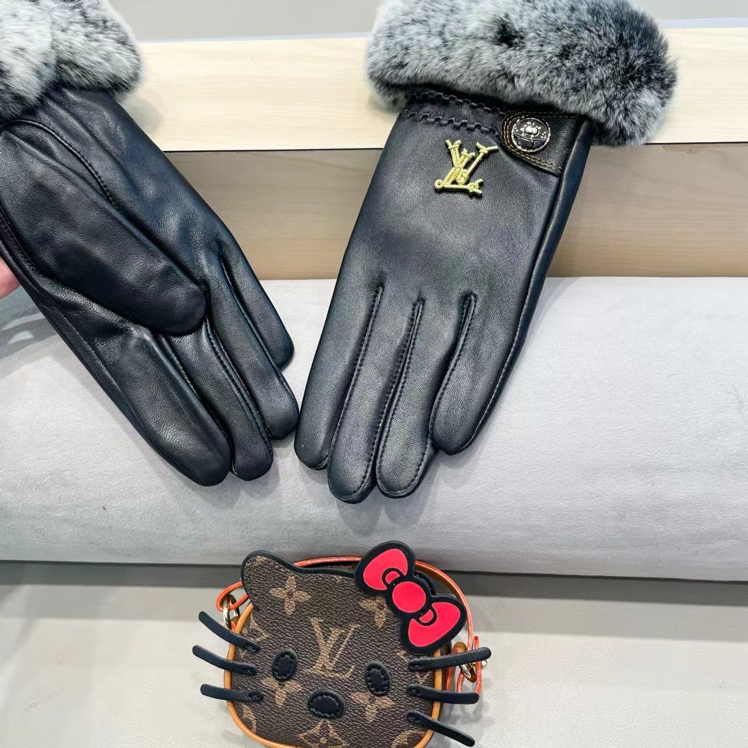 路易威登LV2024秋冬懒兔毛羊皮刺绣手套👍手机触屏，值得对比。。同款不同品质，秒杀市场差产品，进口一级