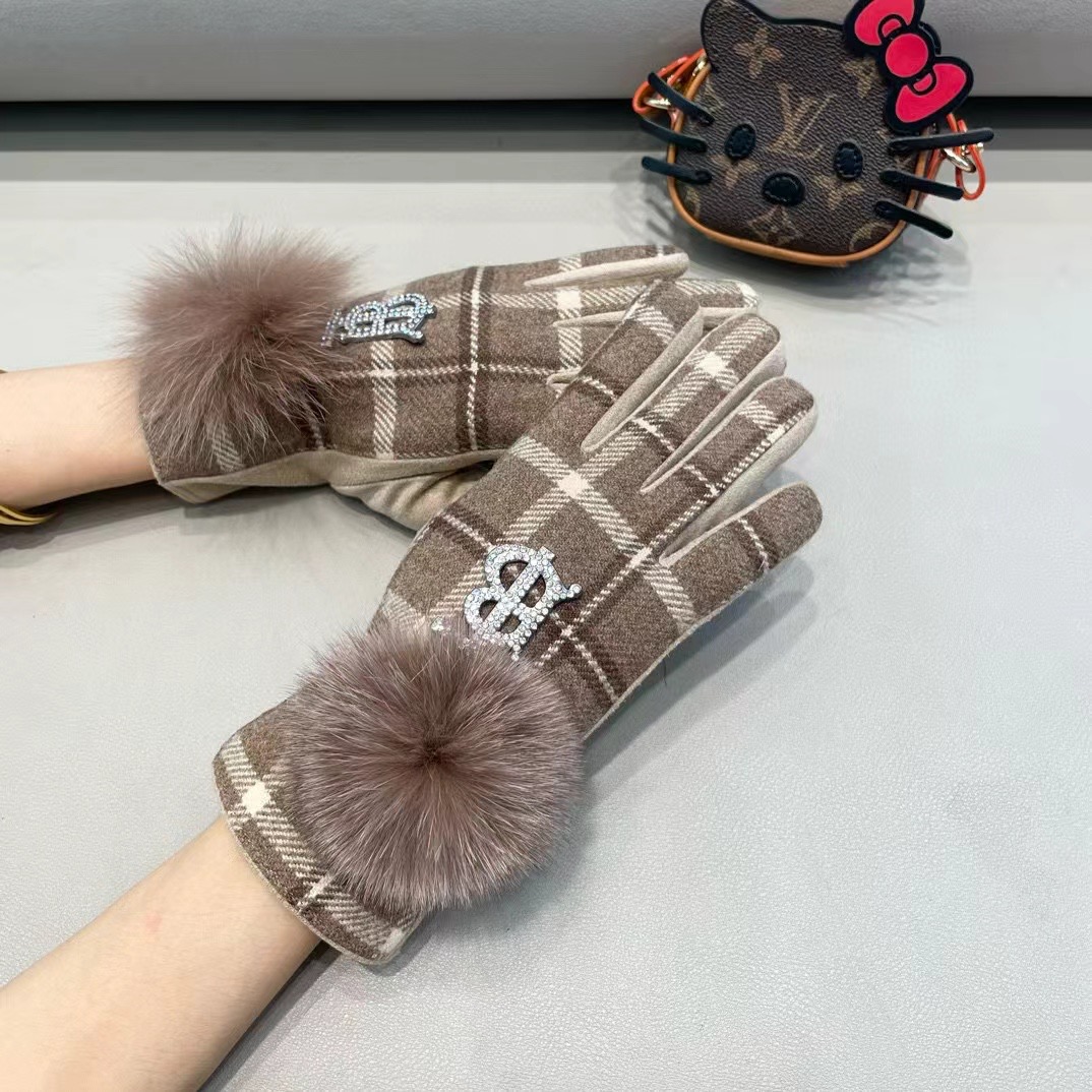 巴宝莉BURBERRY 专柜新品羊毛手套，时尚手套，秋冬保暖加绒内里，经典格子，上手超舒适柔软、百搭！均