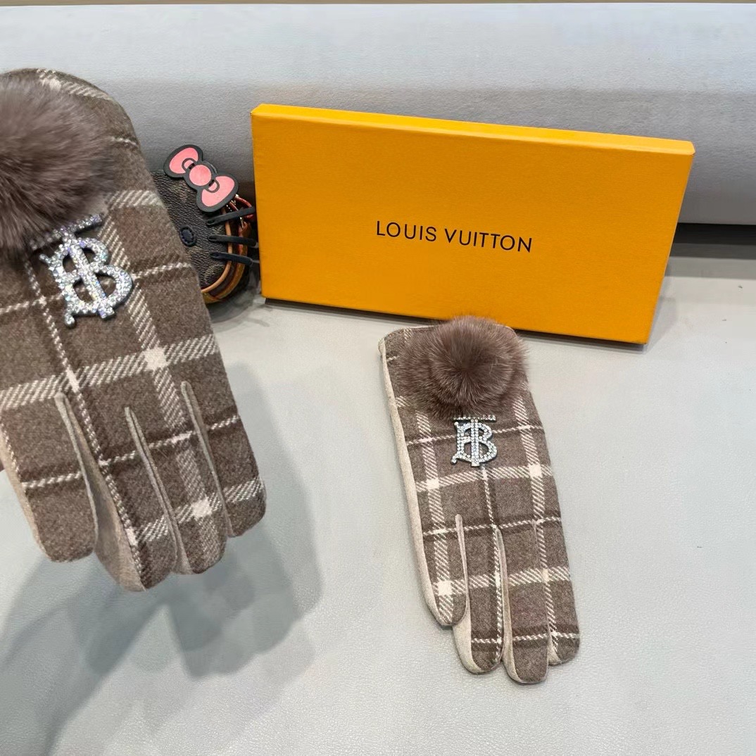 巴宝莉BURBERRY 专柜新品羊毛手套，时尚手套，秋冬保暖加绒内里，经典格子，上手超舒适柔软、百搭！均