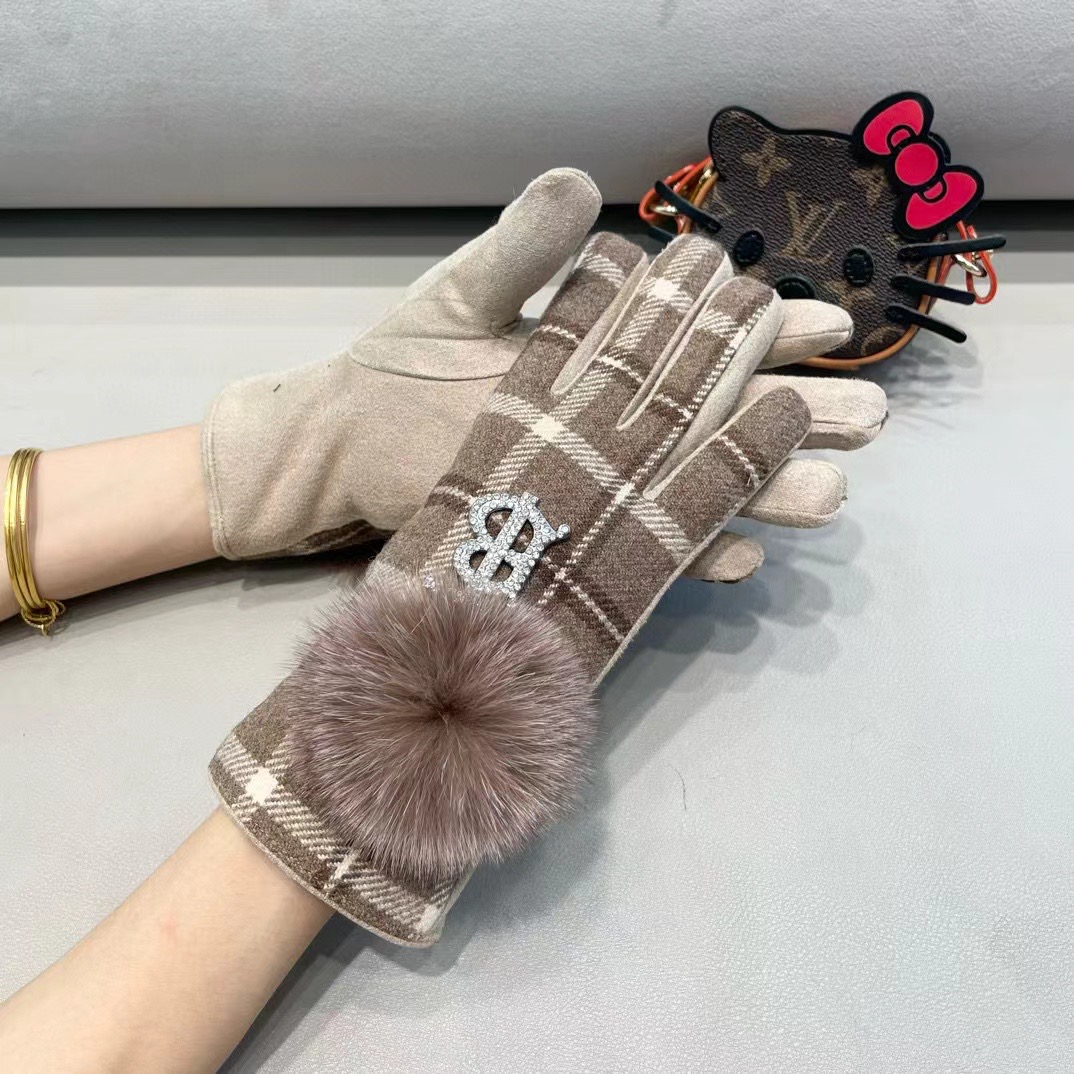巴宝莉BURBERRY 专柜新品羊毛手套，时尚手套，秋冬保暖加绒内里，经典格子，上手超舒适柔软、百搭！均