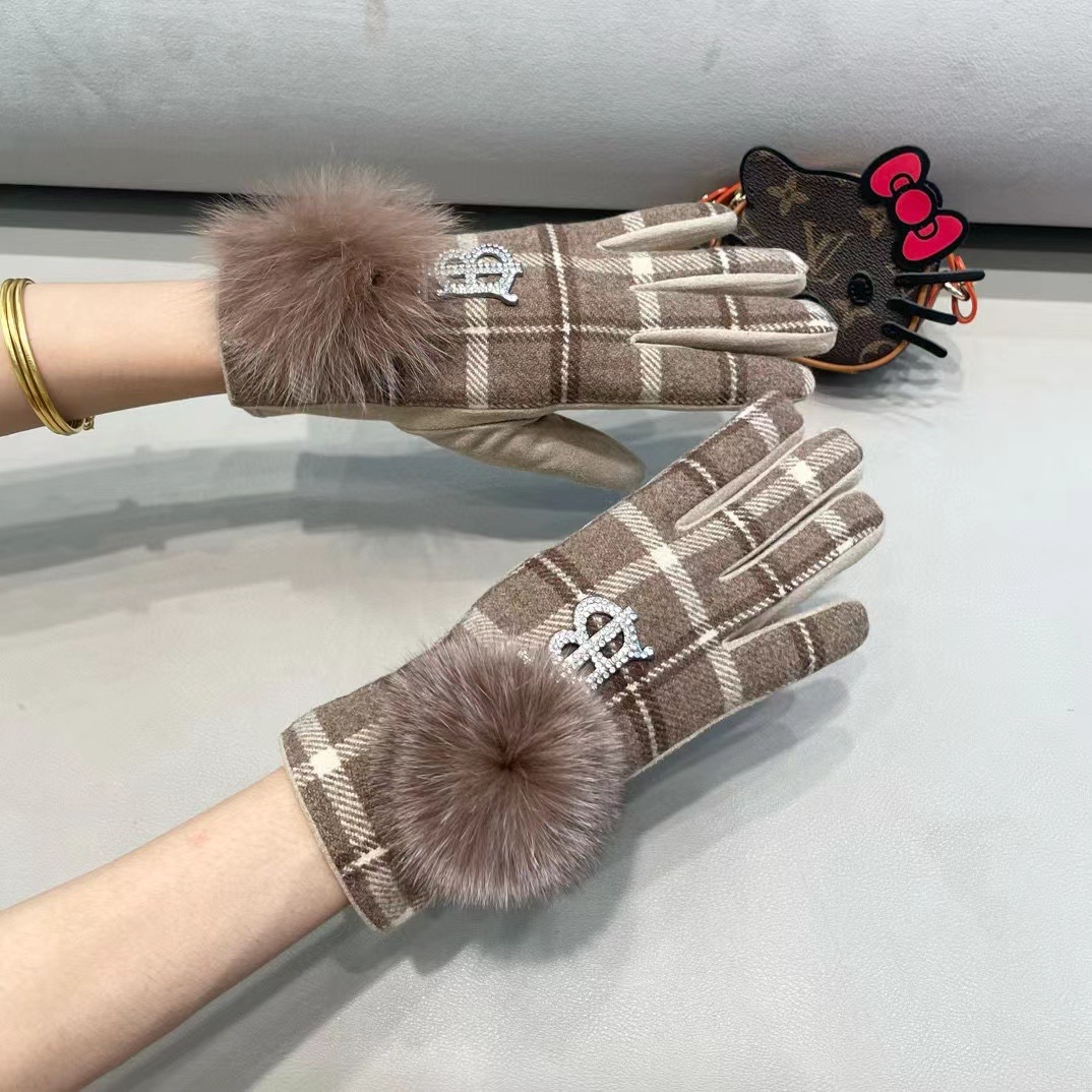 巴宝莉BURBERRY 专柜新品羊毛手套，时尚手套，秋冬保暖加绒内里，经典格子，上手超舒适柔软、百搭！均