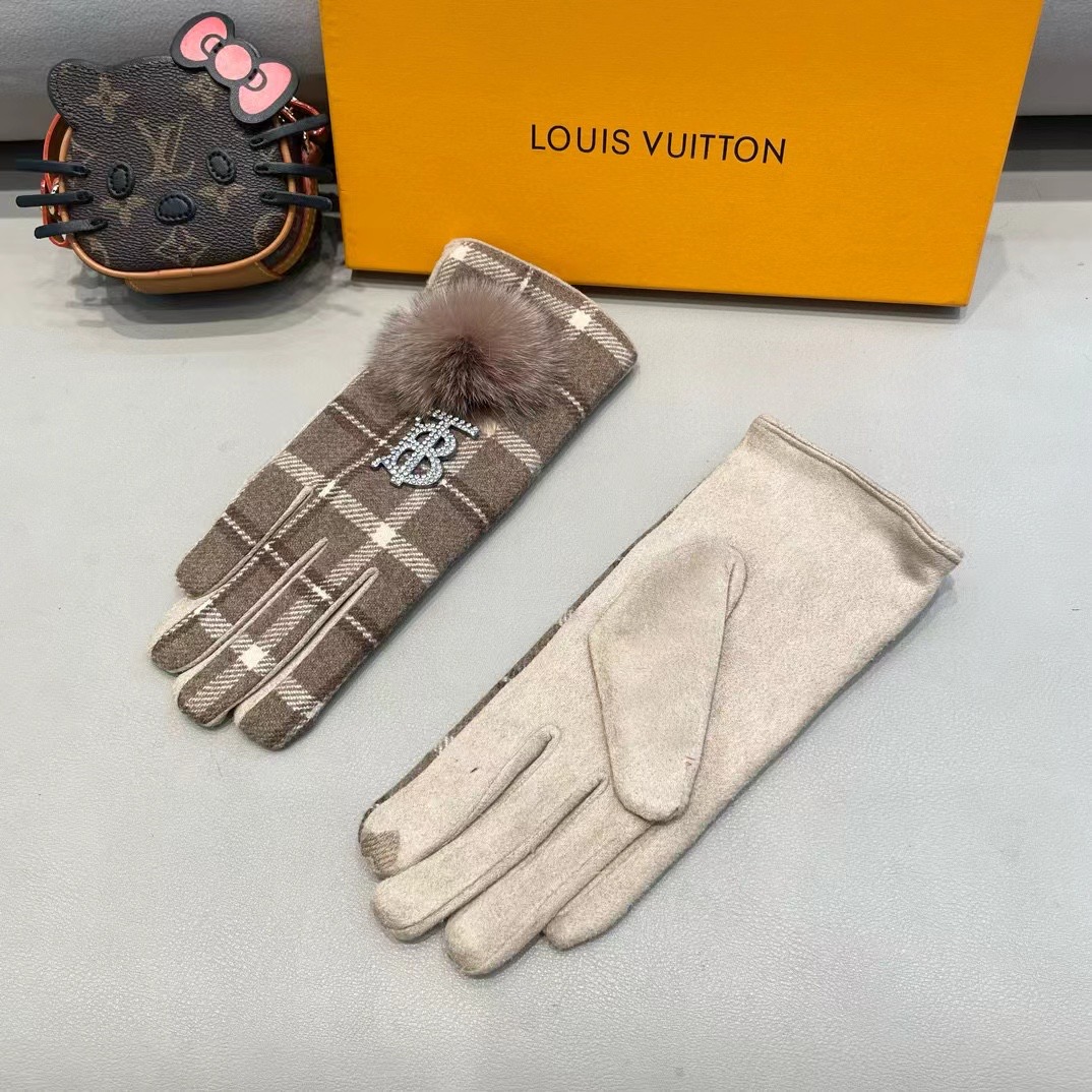 巴宝莉BURBERRY 专柜新品羊毛手套，时尚手套，秋冬保暖加绒内里，经典格子，上手超舒适柔软、百搭！均