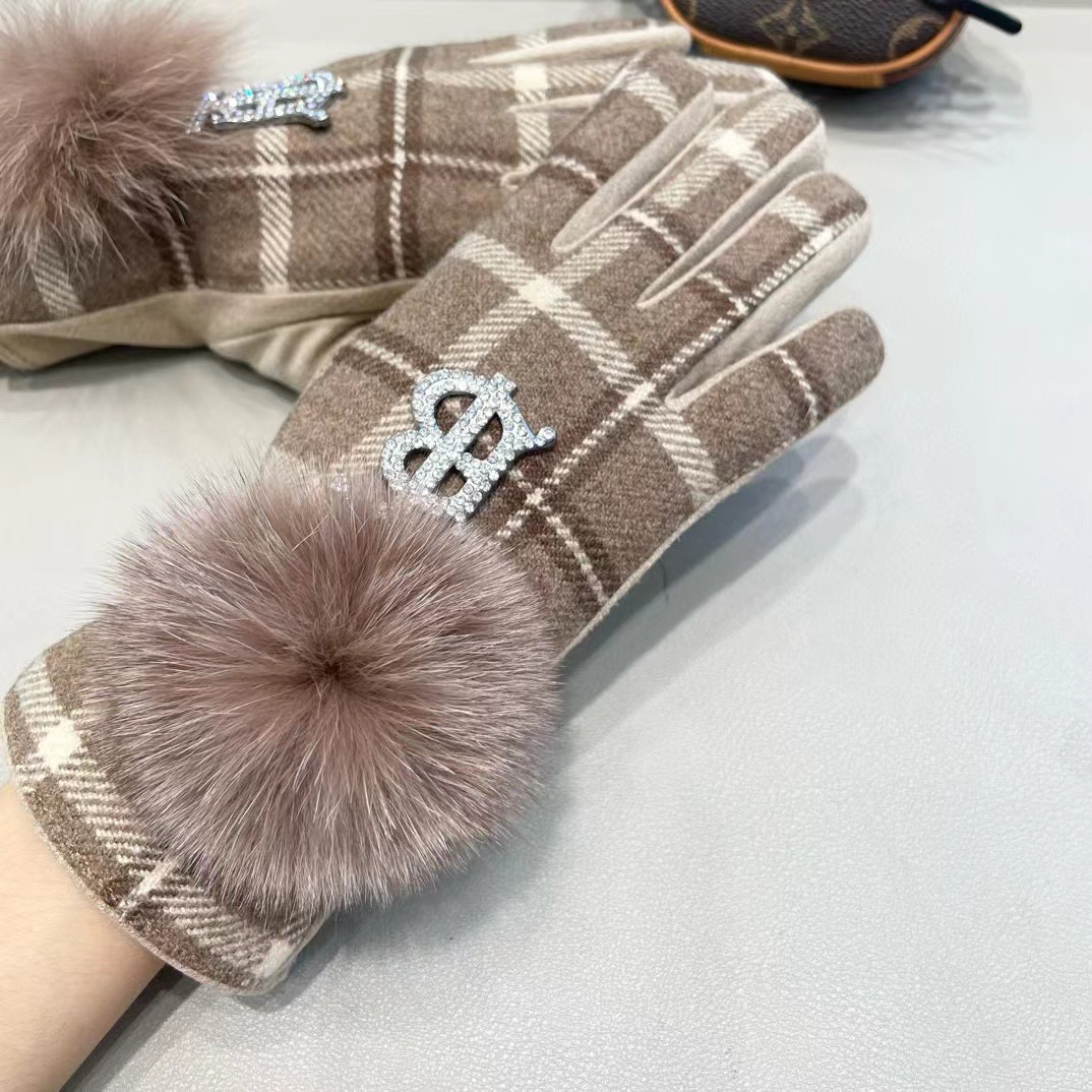 巴宝莉BURBERRY 专柜新品羊毛手套，时尚手套，秋冬保暖加绒内里，经典格子，上手超舒适柔软、百搭！均