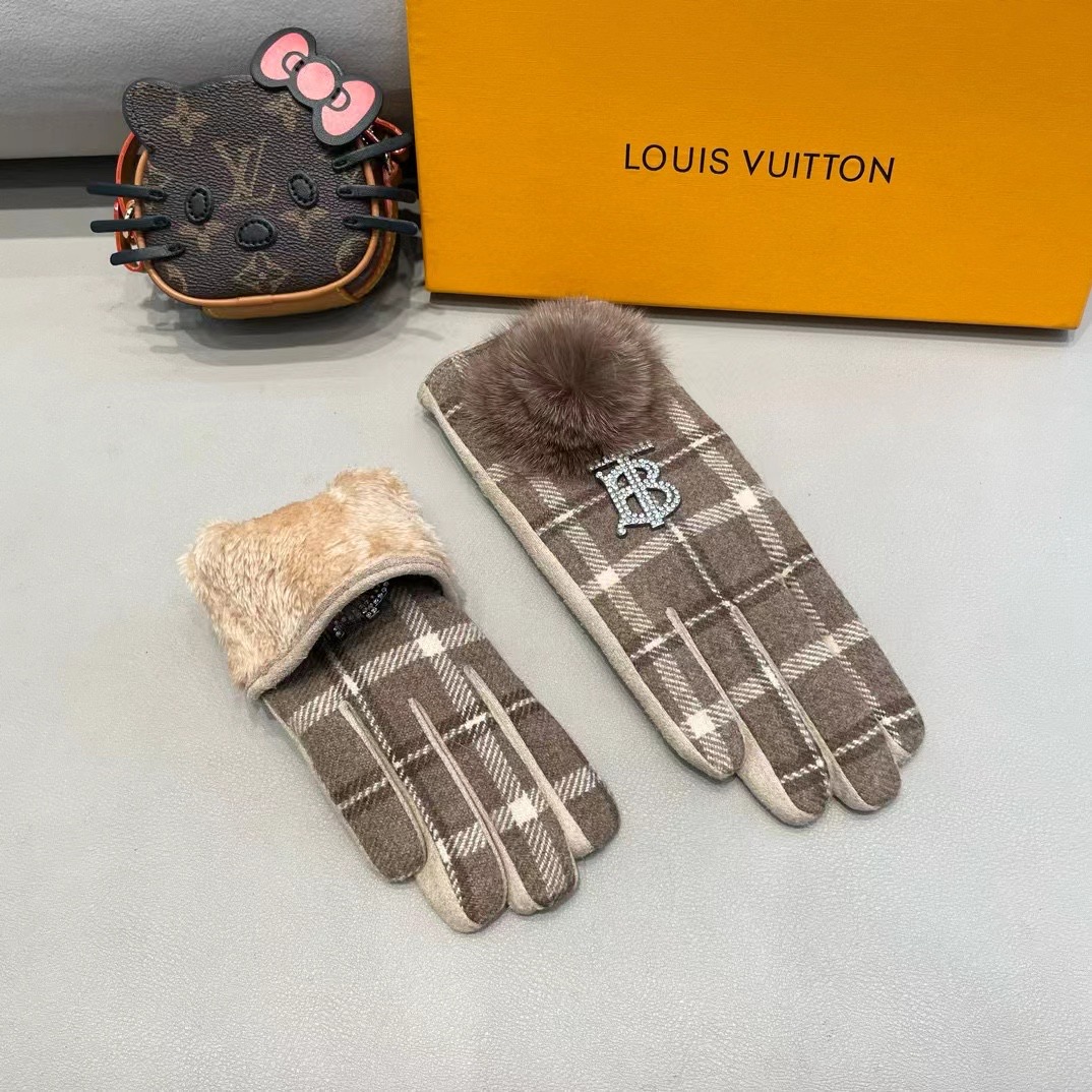 巴宝莉BURBERRY 专柜新品羊毛手套，时尚手套，秋冬保暖加绒内里，经典格子，上手超舒适柔软、百搭！均
