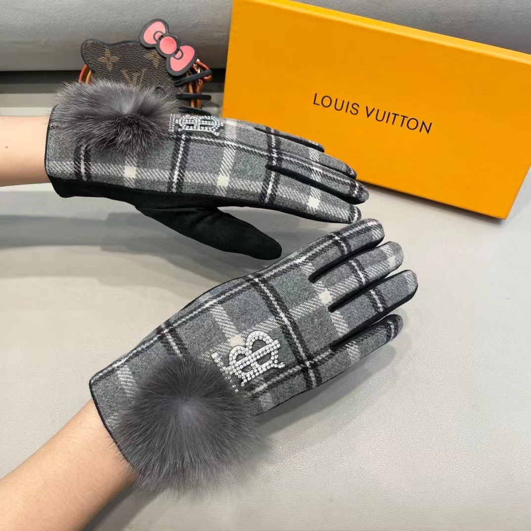巴宝莉BURBERRY 专柜新品羊毛手套，时尚手套，秋冬保暖加绒内里，经典格子，上手超舒适柔软、百搭！均