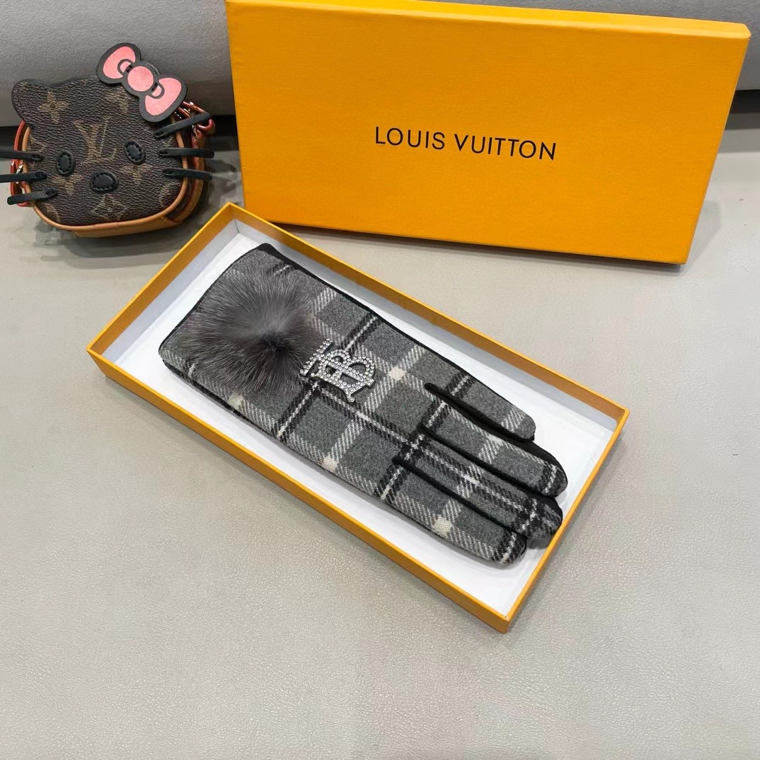 巴宝莉BURBERRY 专柜新品羊毛手套，时尚手套，秋冬保暖加绒内里，经典格子，上手超舒适柔软、百搭！均