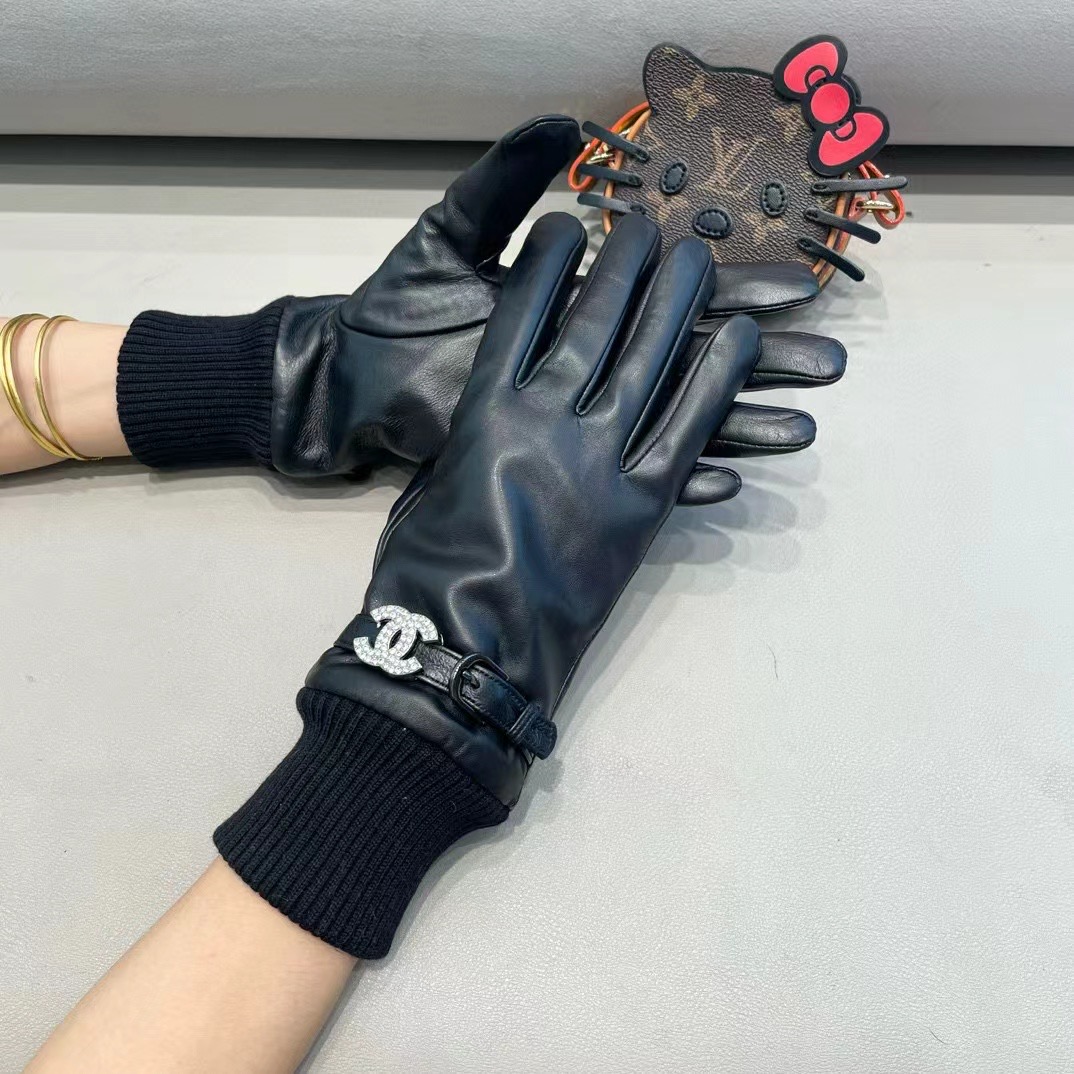 Chanel香奈儿女款羊皮手套，时尚手套，秋冬保暖加绒内里，经典简洁💕上手超舒适柔软、百搭！ML